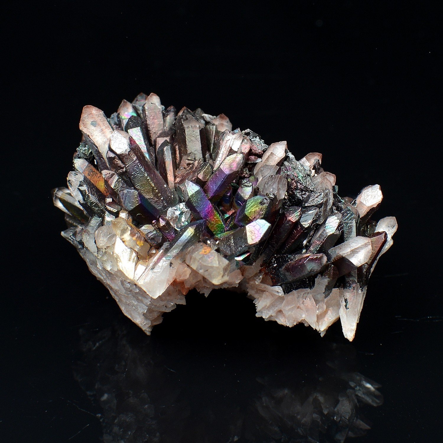 Goethite irisée sur quartz - Massif d'Itremo, Madagascar
