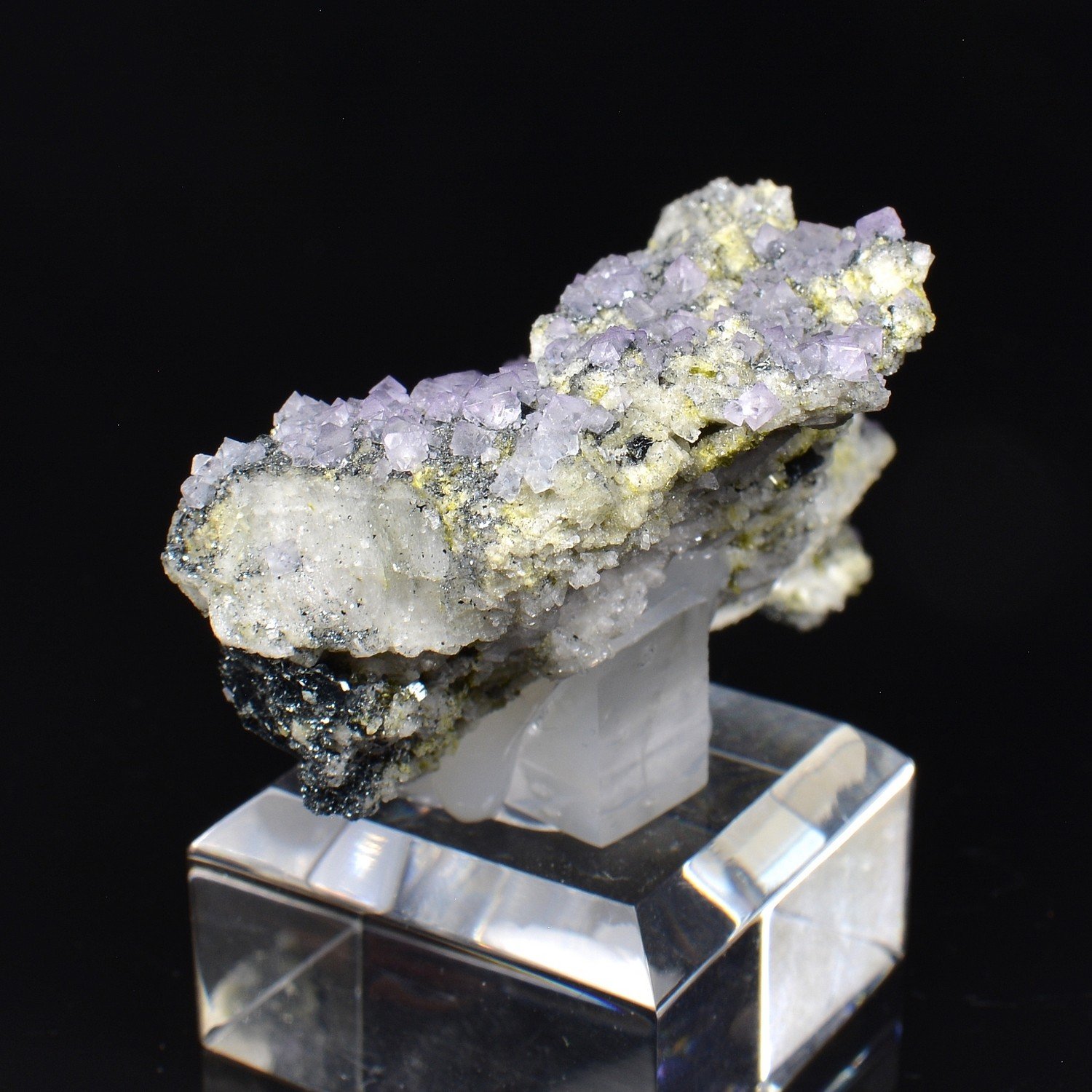 Fluorine et hématite - Face Sud des Droites, Mont-Blanc, France