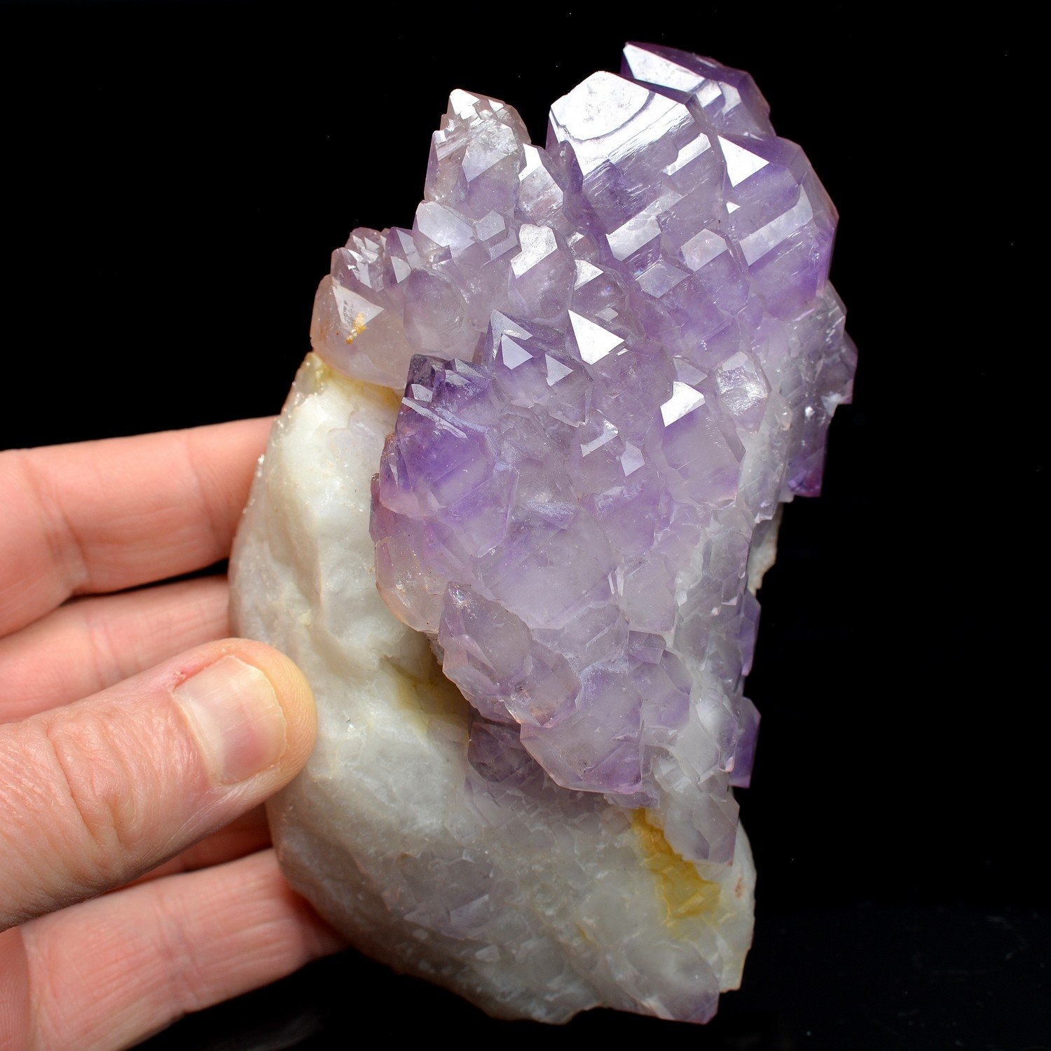 Quartz améthyste - Ambilobe, Vallée de Mahavavy, Madagascar