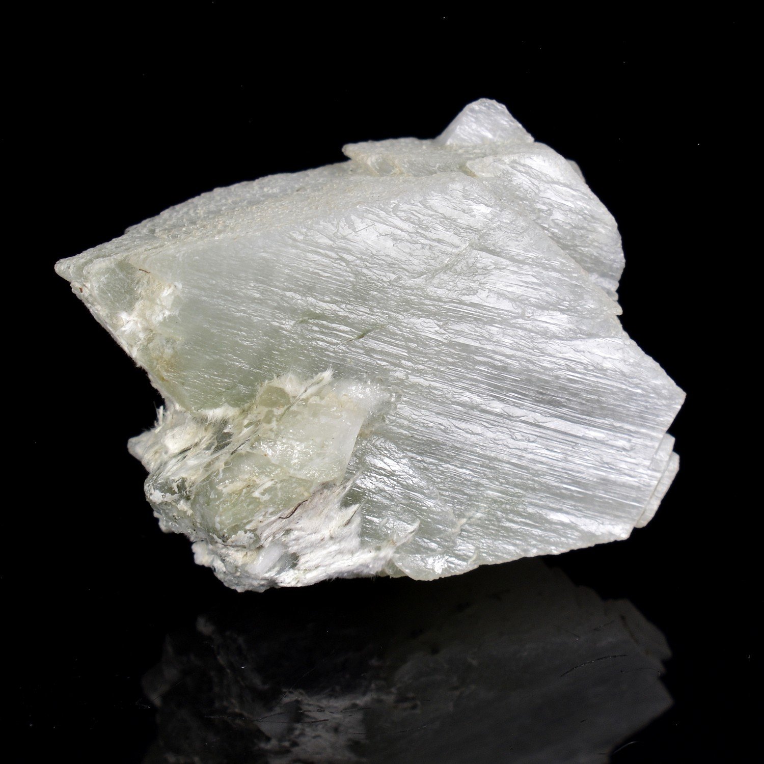 Adularia and byssolite - Saint-Christophe-en-Oisans, Isère, France