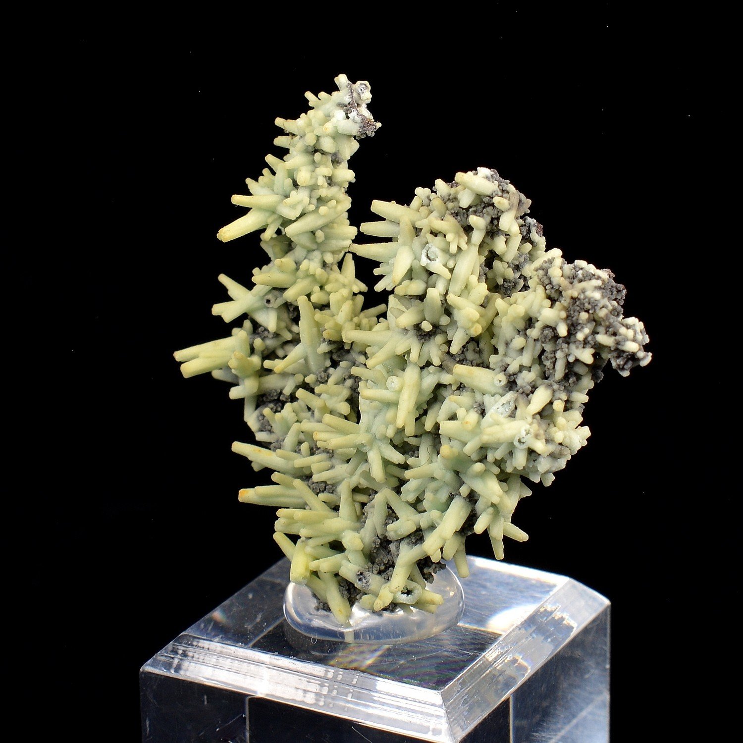 Plumbogummite pseudomorph after pyromorphite - Yangshuo Mine, China