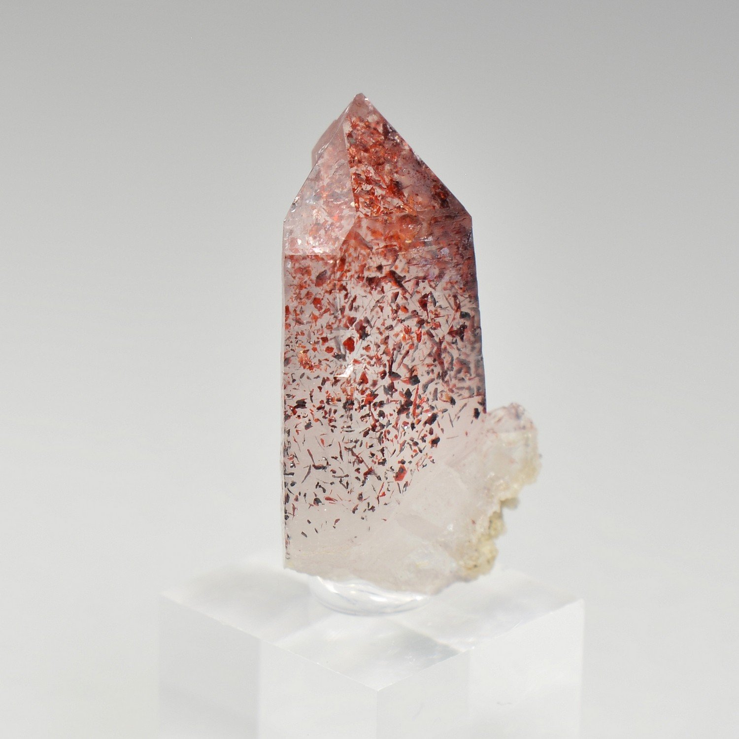 Quartz à inclusions - Ambilobe, Vallée de Mahavavy, Madagascar