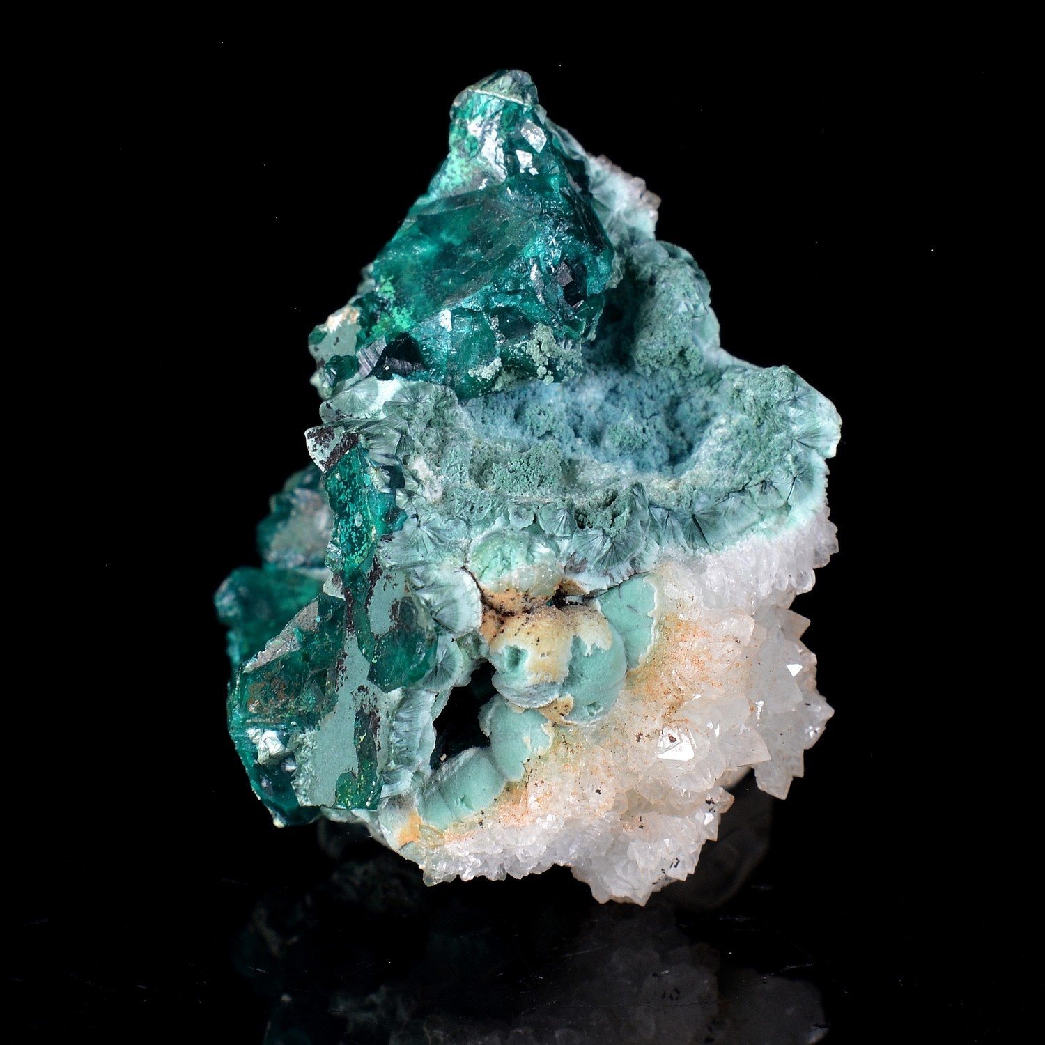 Dioptase après calcite - Mine Tantara, Katanga, Congo