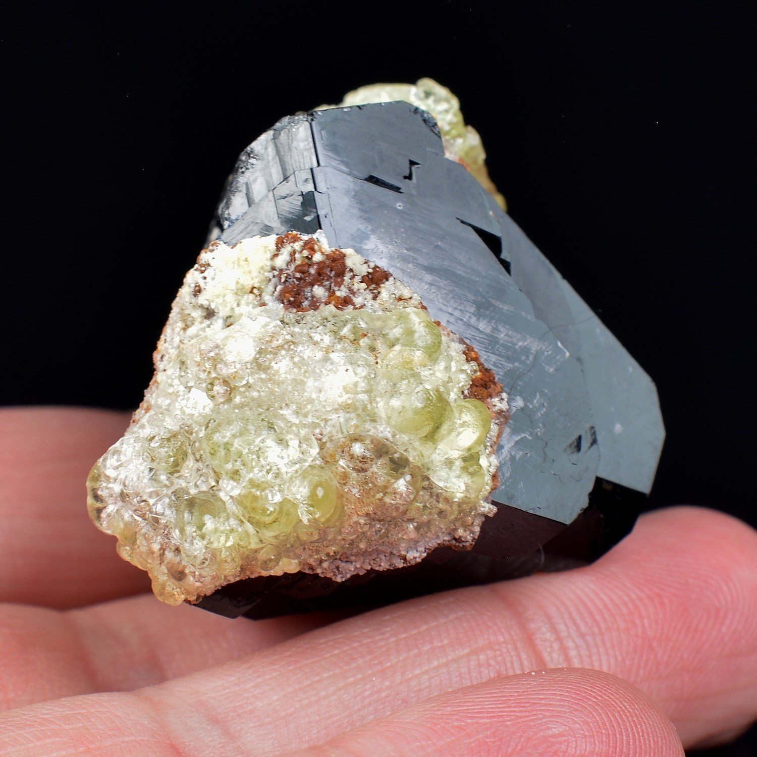 Tourmaline var. schorl et opale hyalite - Monts Erongo, Namibie