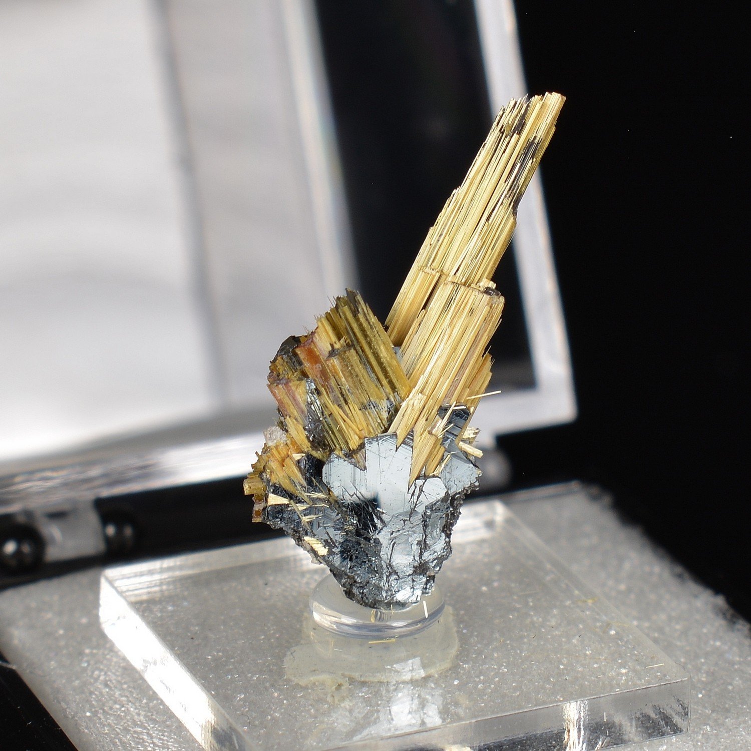 Rutile and Hematite - Novo Horizonte, Bahia, Brazil