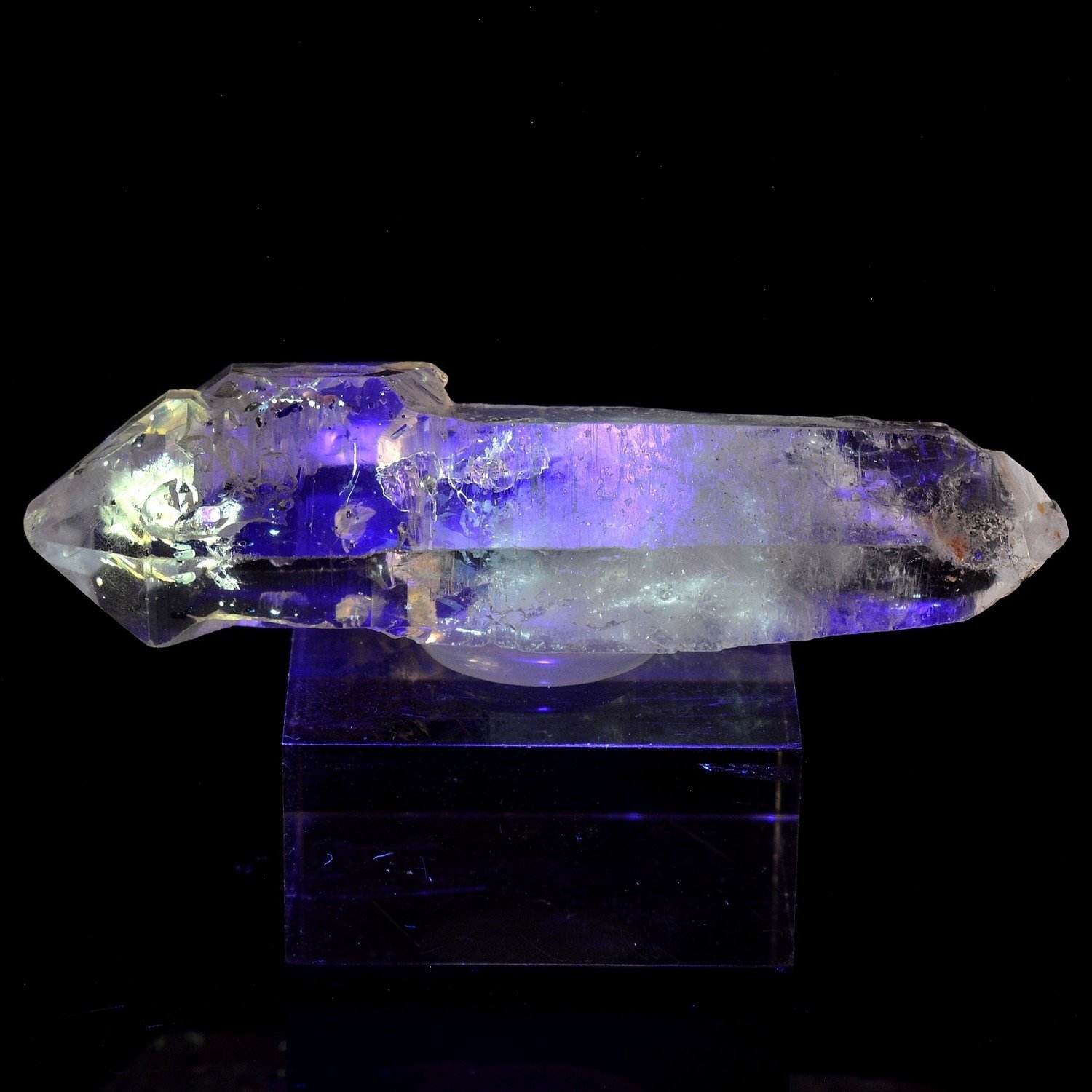Quartz luciole à inclusions de pétrole - Madirobe, Madagascar