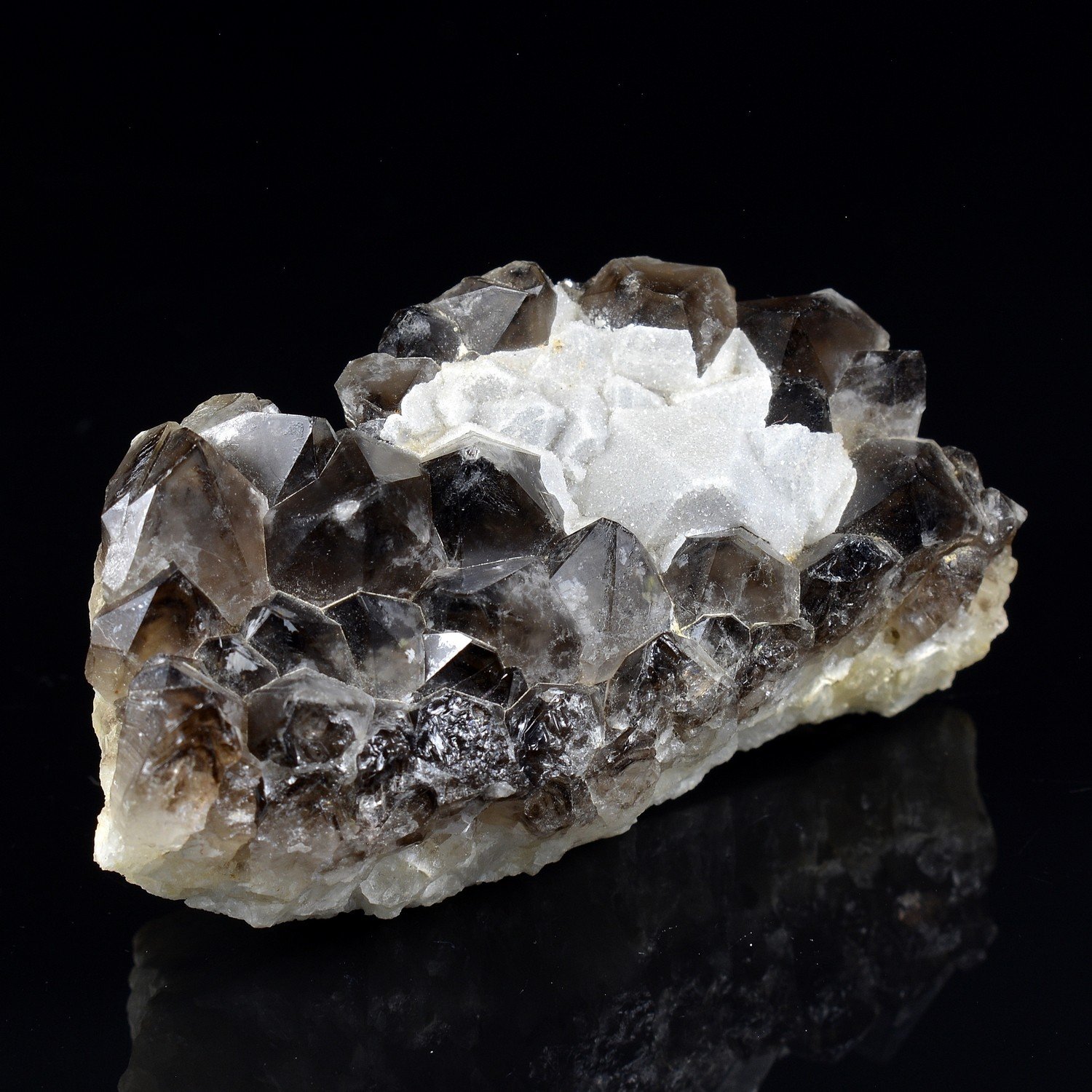 Quartz fumé - Ploemeur, Morbihan, France Quartz fumé - Ploemeur, Morbihan, France