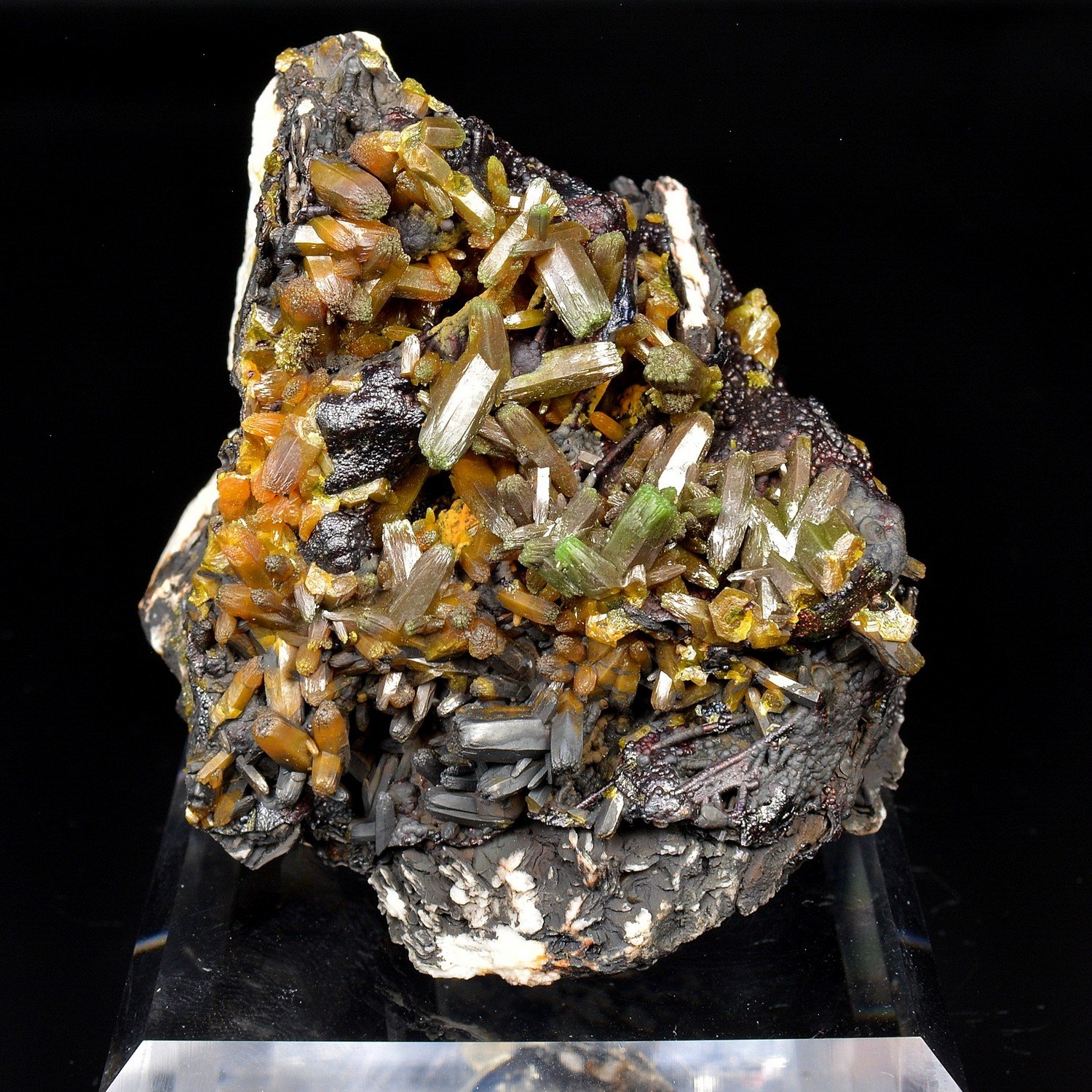 Pyromorphite on barite - Les Farges Mine, Ussel, Corrèze, France Pyromorphite on barite - Les Farges Mine, Ussel, Corrèze, France