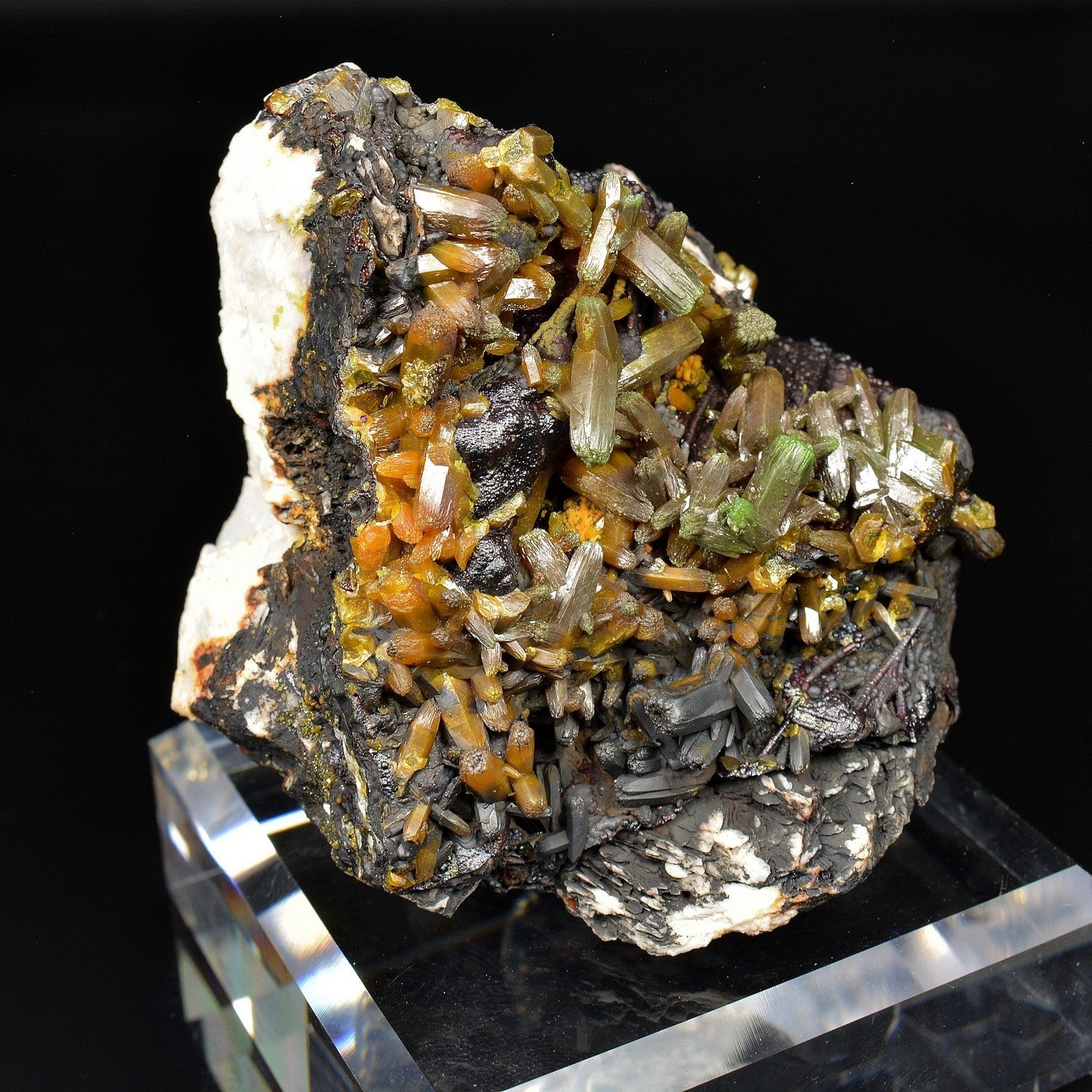 Pyromorphite on barite - Les Farges Mine, Ussel, Corrèze, France Pyromorphite on barite - Les Farges Mine, Ussel, Corrèze, France