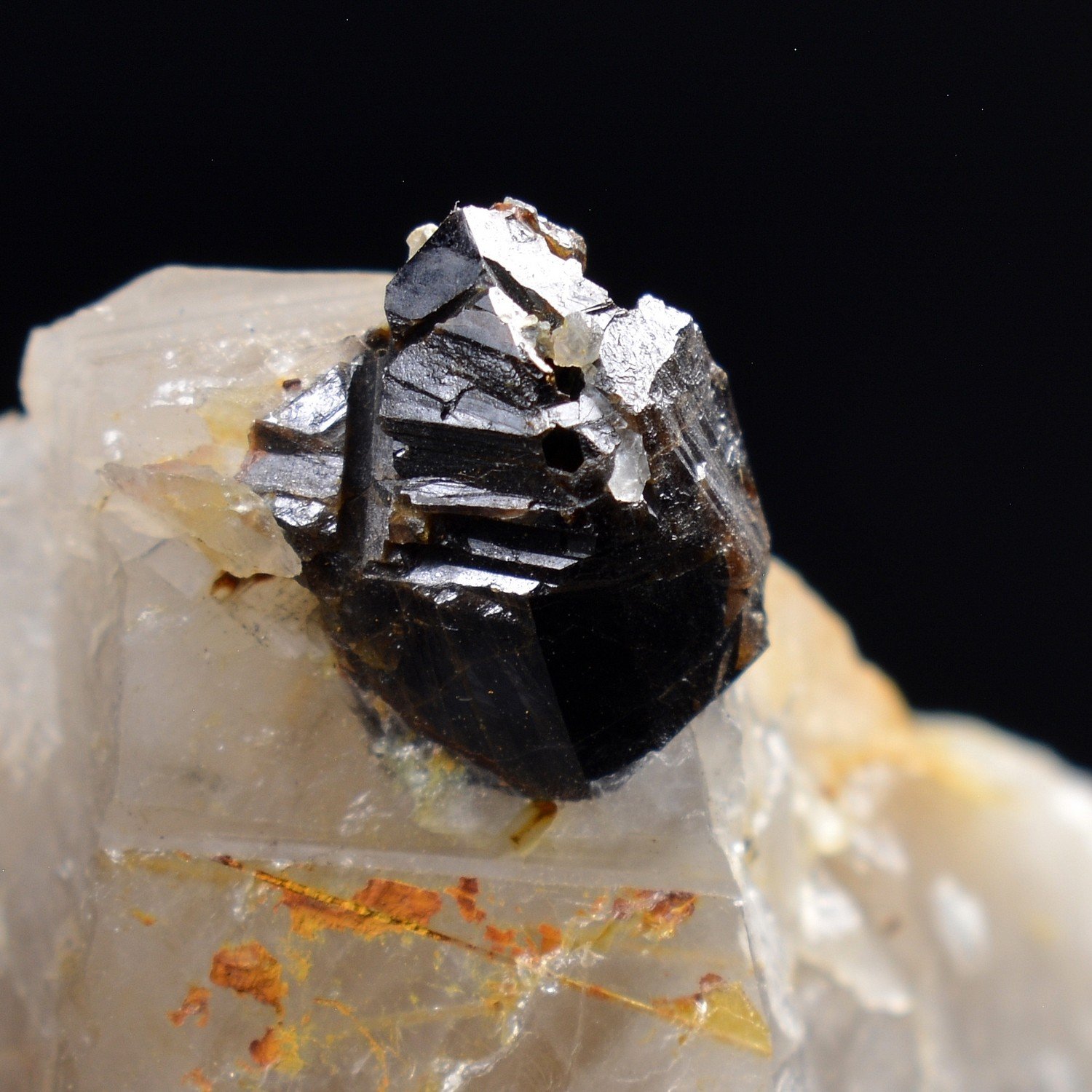 Cassitérite et quartz - La Villeder, Morbihan, France Cassitérite et quartz - La Villeder, Morbihan, France