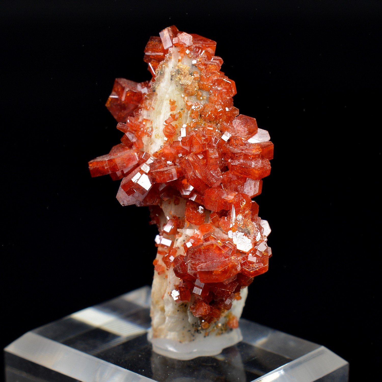Vanadinite sur barytine - Disctrict minier de Mibladen, Maroc