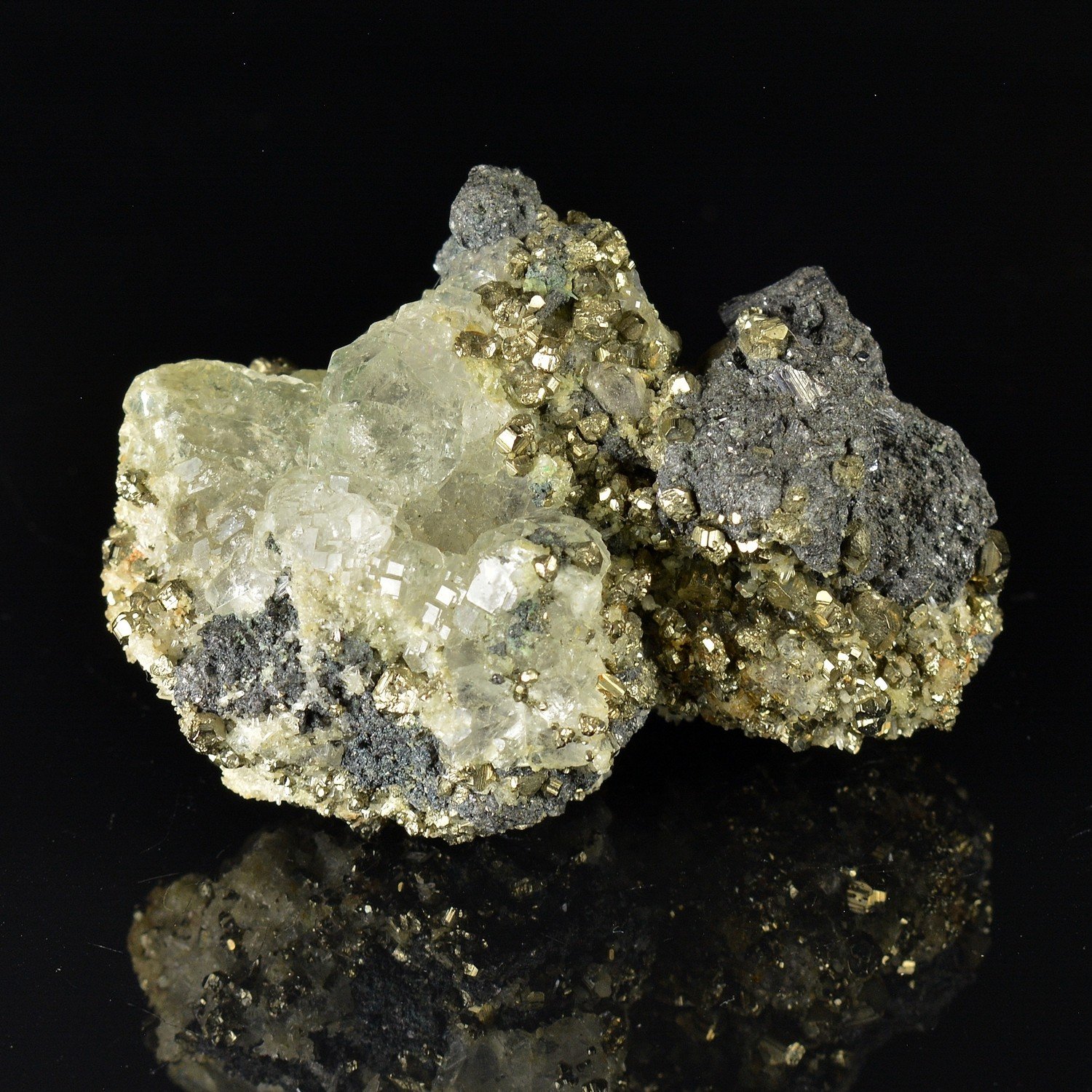 Fluorite and pyrite – Naica Mine, Naica, Municipality of Saucillo, Chihuahua, Mexico Fluorite and pyrite – Naica Mine, Naica, Municipality of Saucillo, Chihuahua, Mexico
