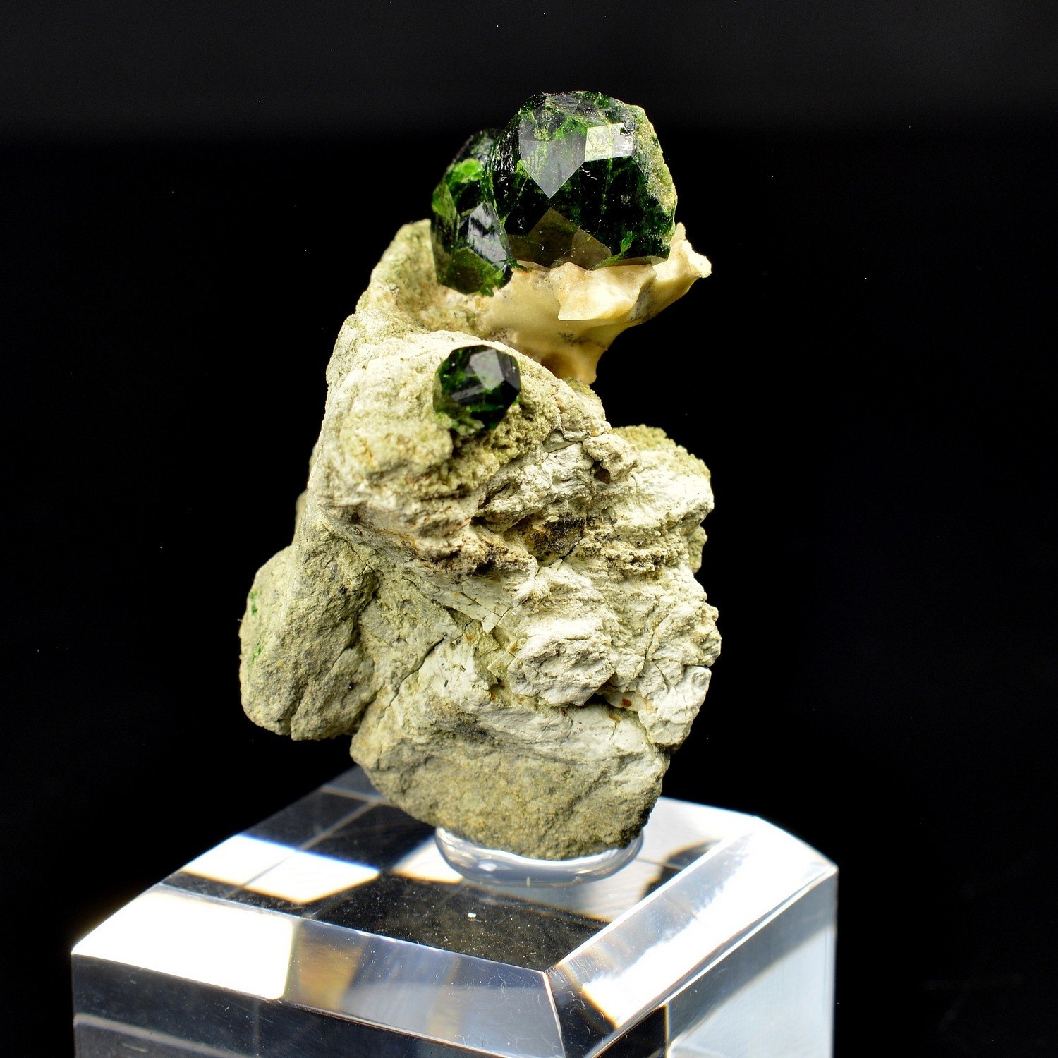 Demantoid Garnet - Belqeys Mountain, Takab, Persia Demantoid Garnet - Belqeys Mountain, Takab, Persia