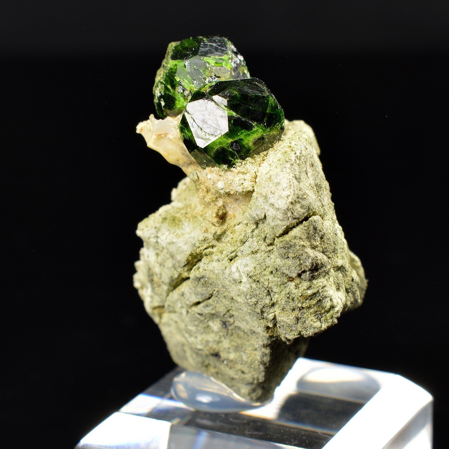 Demantoid Garnet - Belqeys Mountain, Takab, Persia Demantoid Garnet - Belqeys Mountain, Takab, Persia