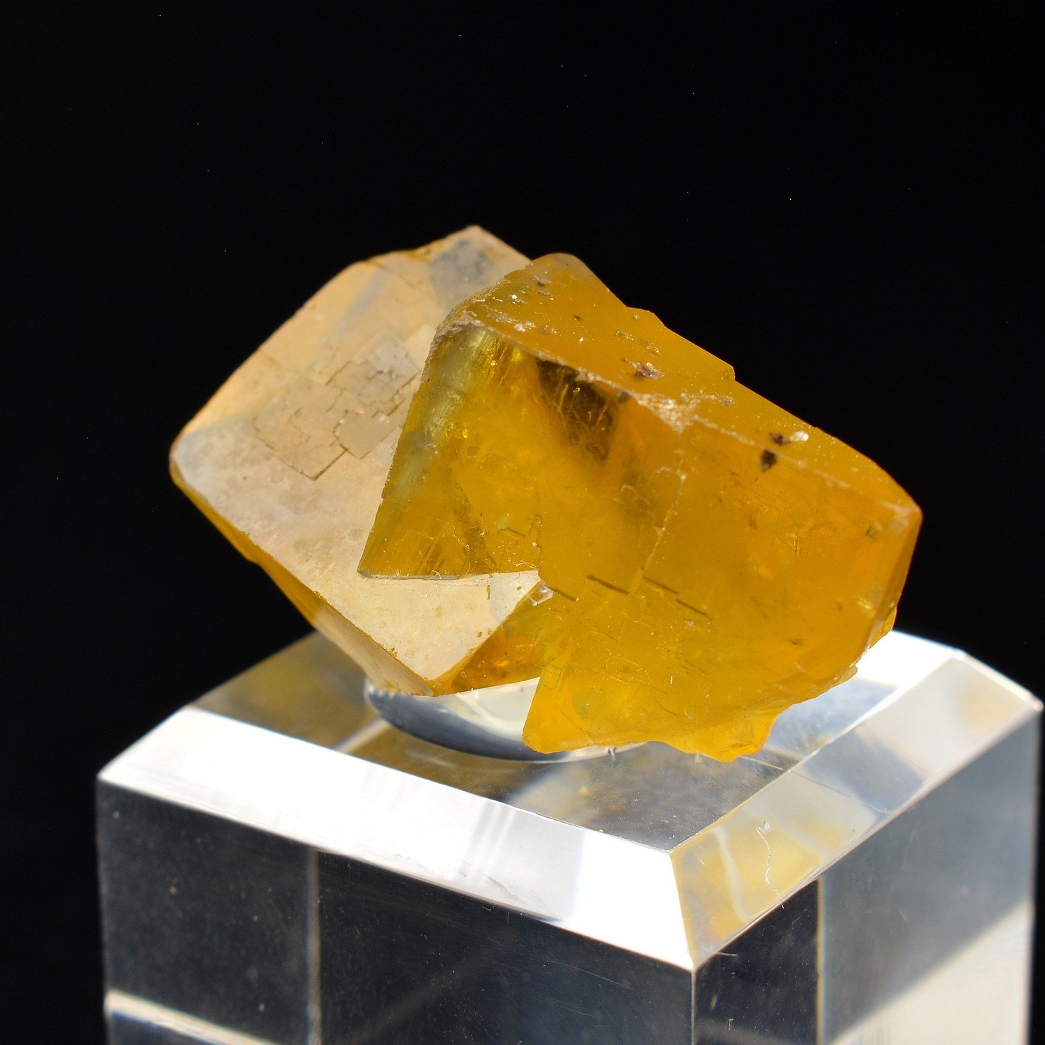 Fluorite - Yellow Vein, Valzergues, Aveyron, France Fluorite - Yellow Vein, Valzergues, Aveyron, France