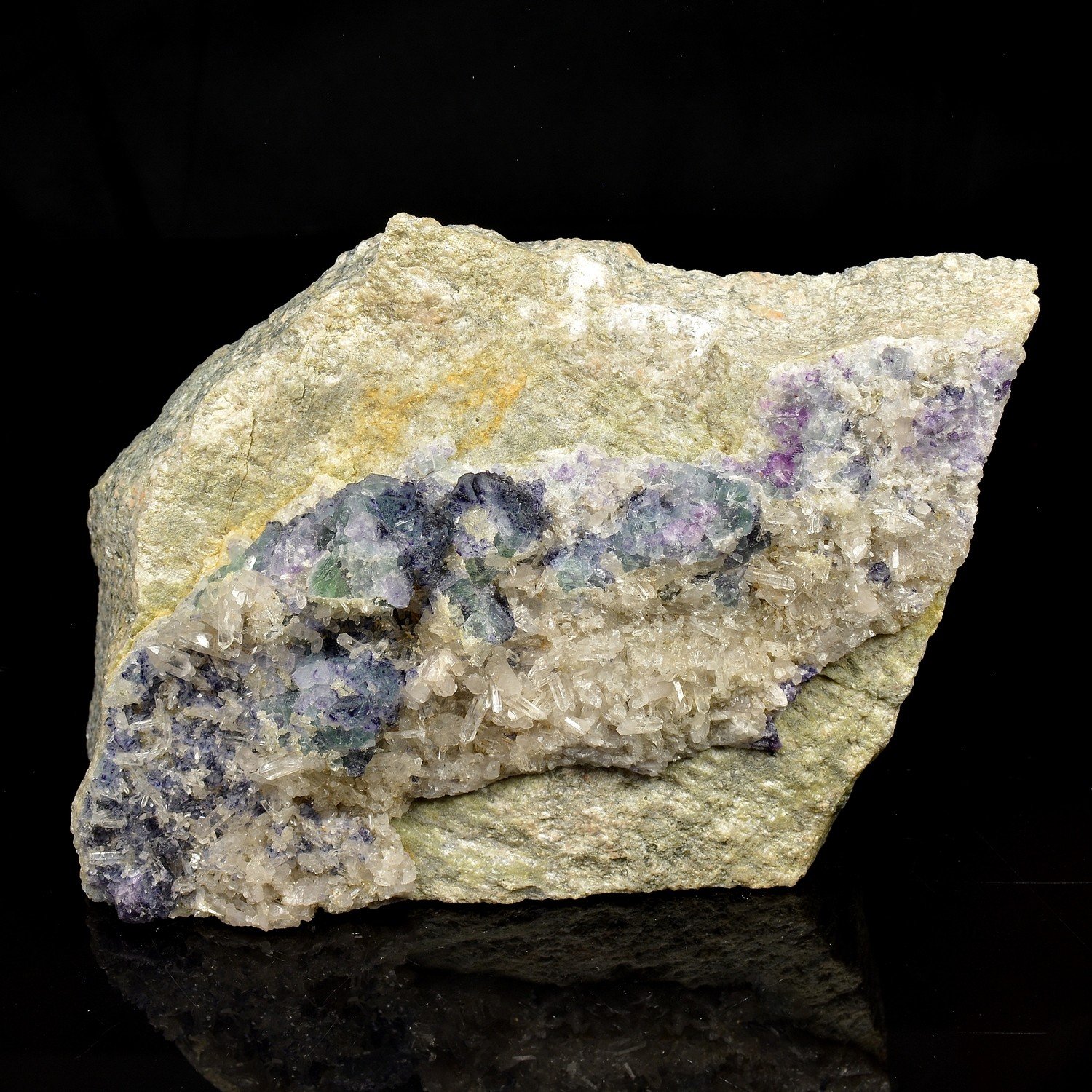Fluorine et quartz - Grand-Champ, Morbihan, France Fluorine et quartz - Grand-Champ, Morbihan, France