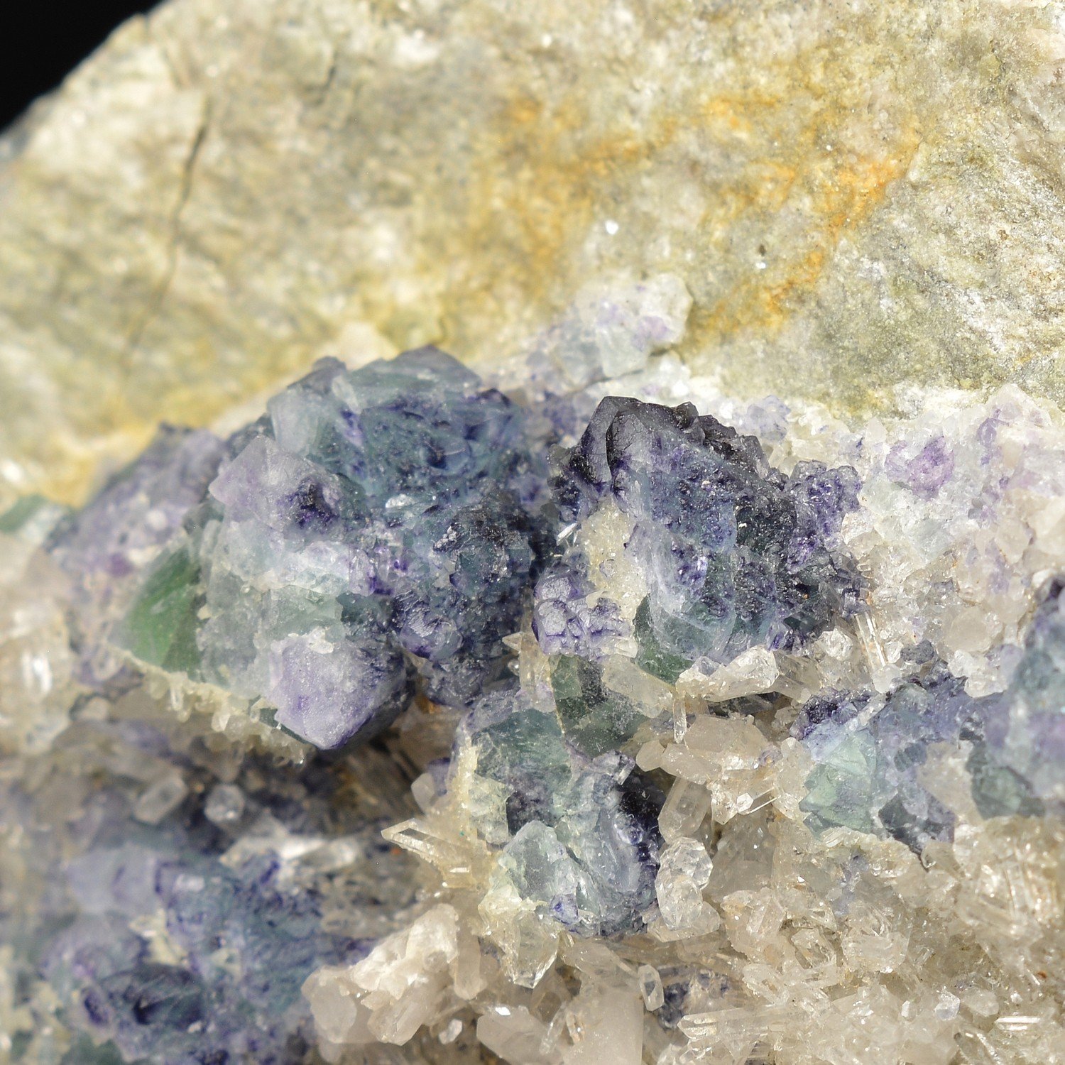 Fluorine et quartz - Grand-Champ, Morbihan, France Fluorine et quartz - Grand-Champ, Morbihan, France