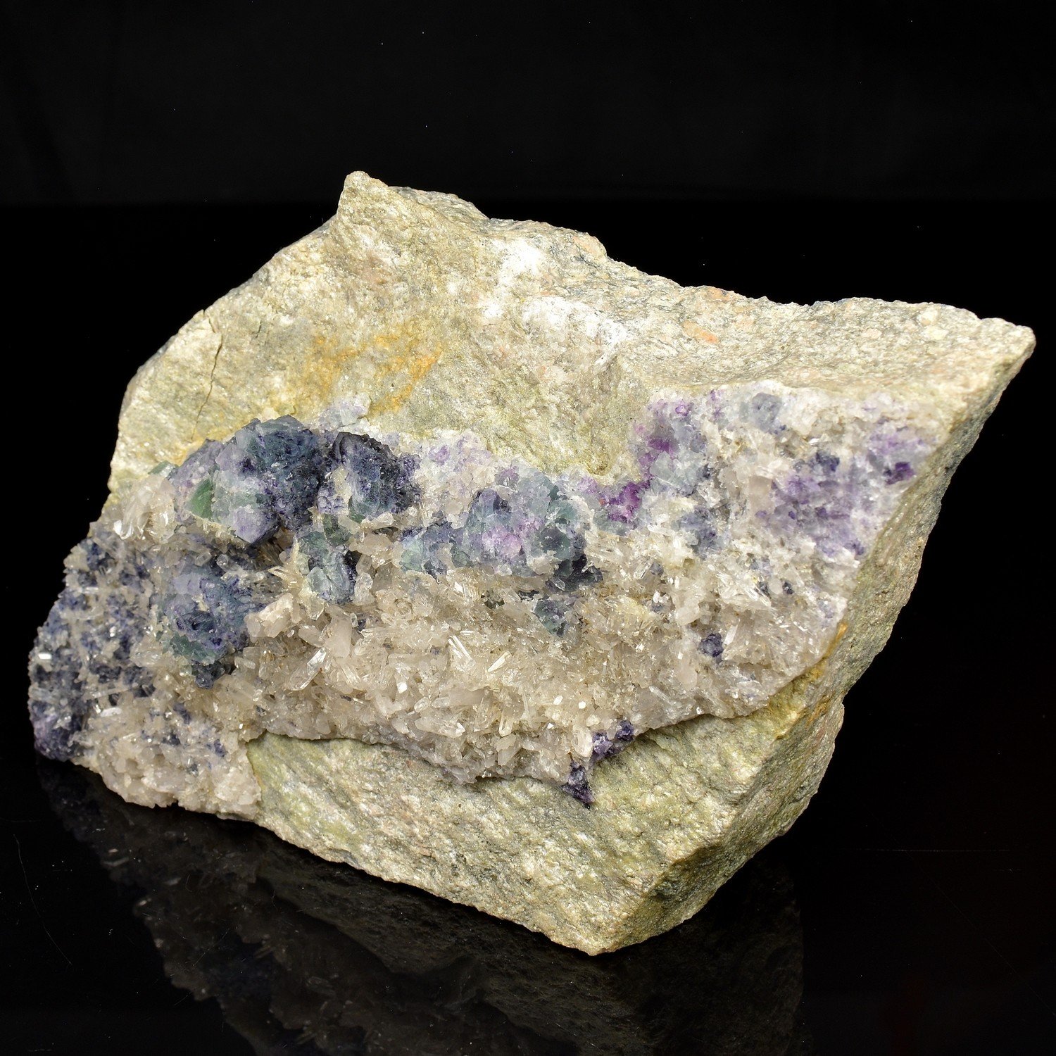 Fluorine et quartz - Grand-Champ, Morbihan, France Fluorine et quartz - Grand-Champ, Morbihan, France