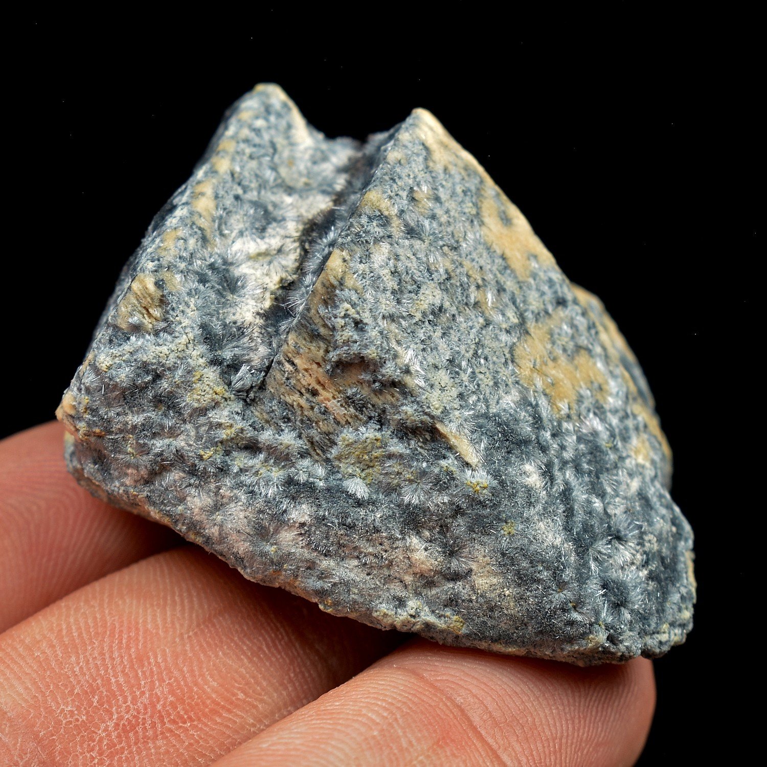 Foitite sur orthose - Monts Erongo, Namibie Foitite sur orthose - Monts Erongo, Namibie