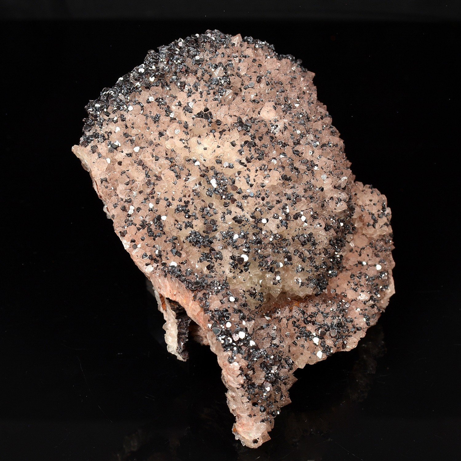 Hematite on quartz - Bernardstein Vein, Tête du Violu, Sainte-Marie-aux-Mines, Haut-Rhin, France Hematite on quartz - Bernardstein Vein, Tête du Violu, Sainte-Marie-aux-Mines, Haut-Rhin, France