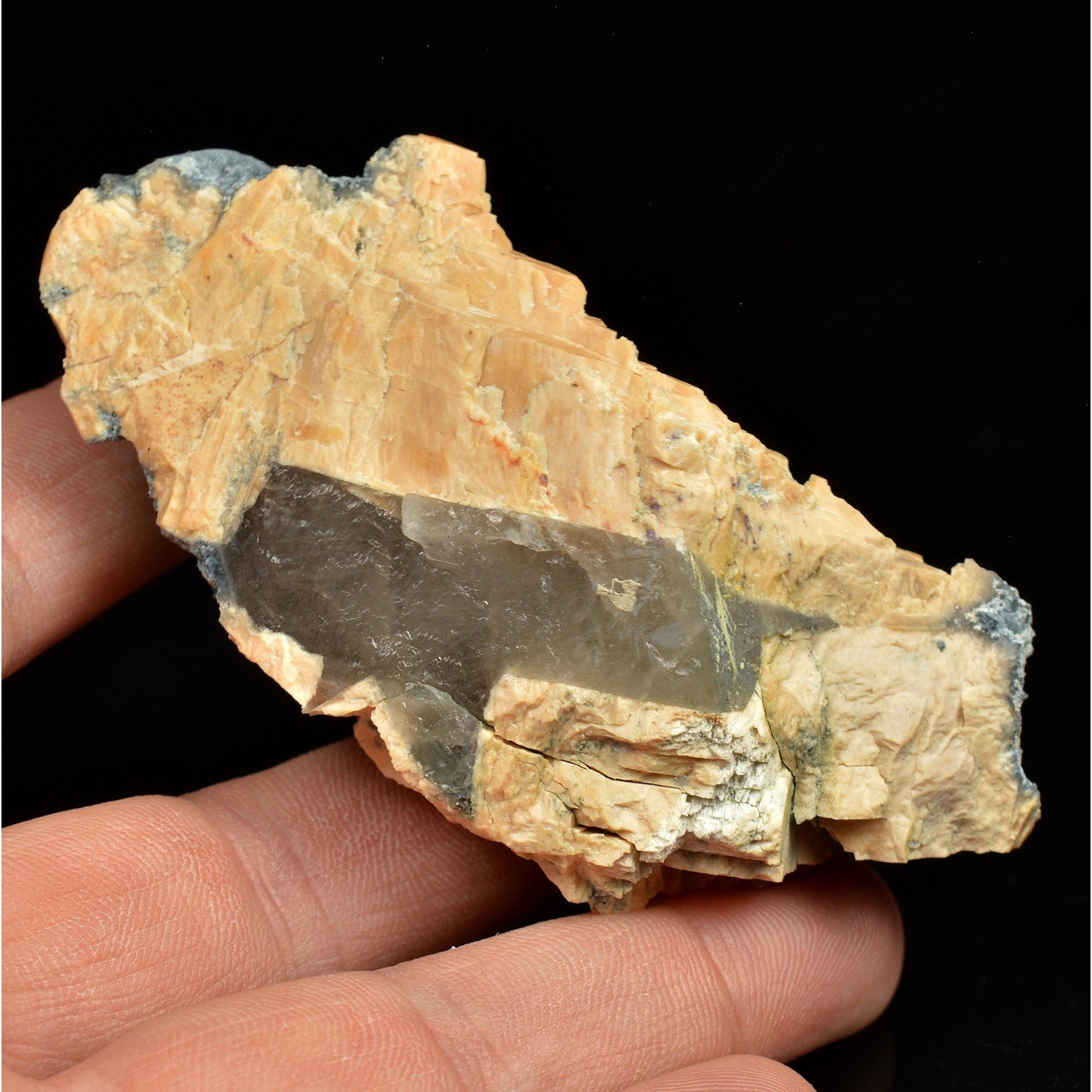 Foitite et quartz sur orthose - Monts Erongo, Namibie Foitite et quartz sur orthose - Monts Erongo, Namibie