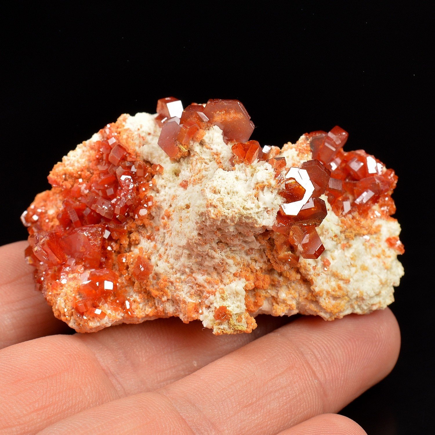 Vanadinite - Disctrict minier de Mibladen, Maroc Vanadinite - Disctrict minier de Mibladen, Maroc