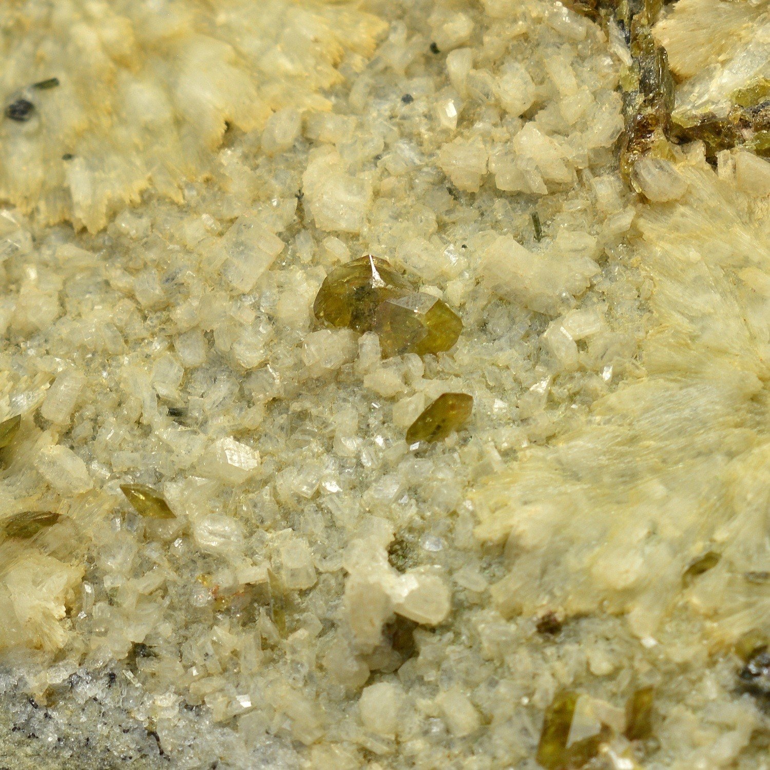 Sphen, prehnite, and albite - Montijos Quarry, Leiria, Portugal Sphen, prehnite, and albite - Montijos Quarry, Leiria, Portugal