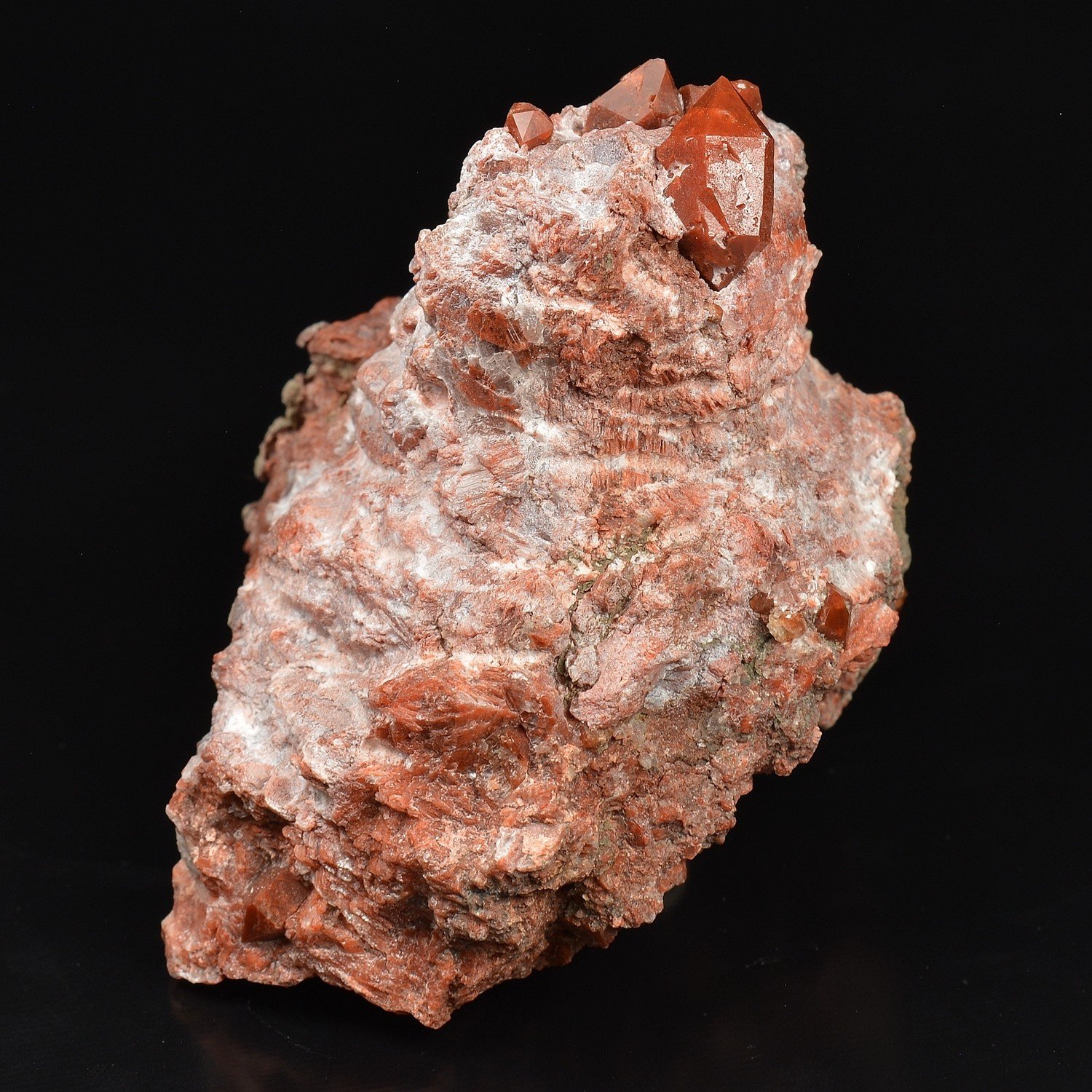 Quartz hématoïde et gypse - Pyrénées-Orientales, France Quartz hématoïde et gypse - Pyrénées-Orientales, France
