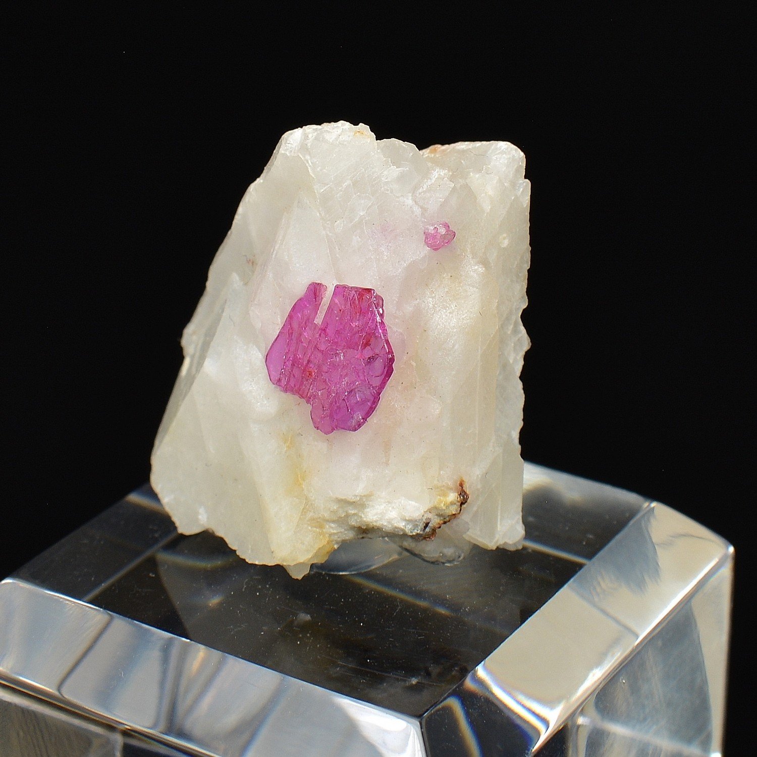 Rubis sur calcite – Mogok, Myanmar
