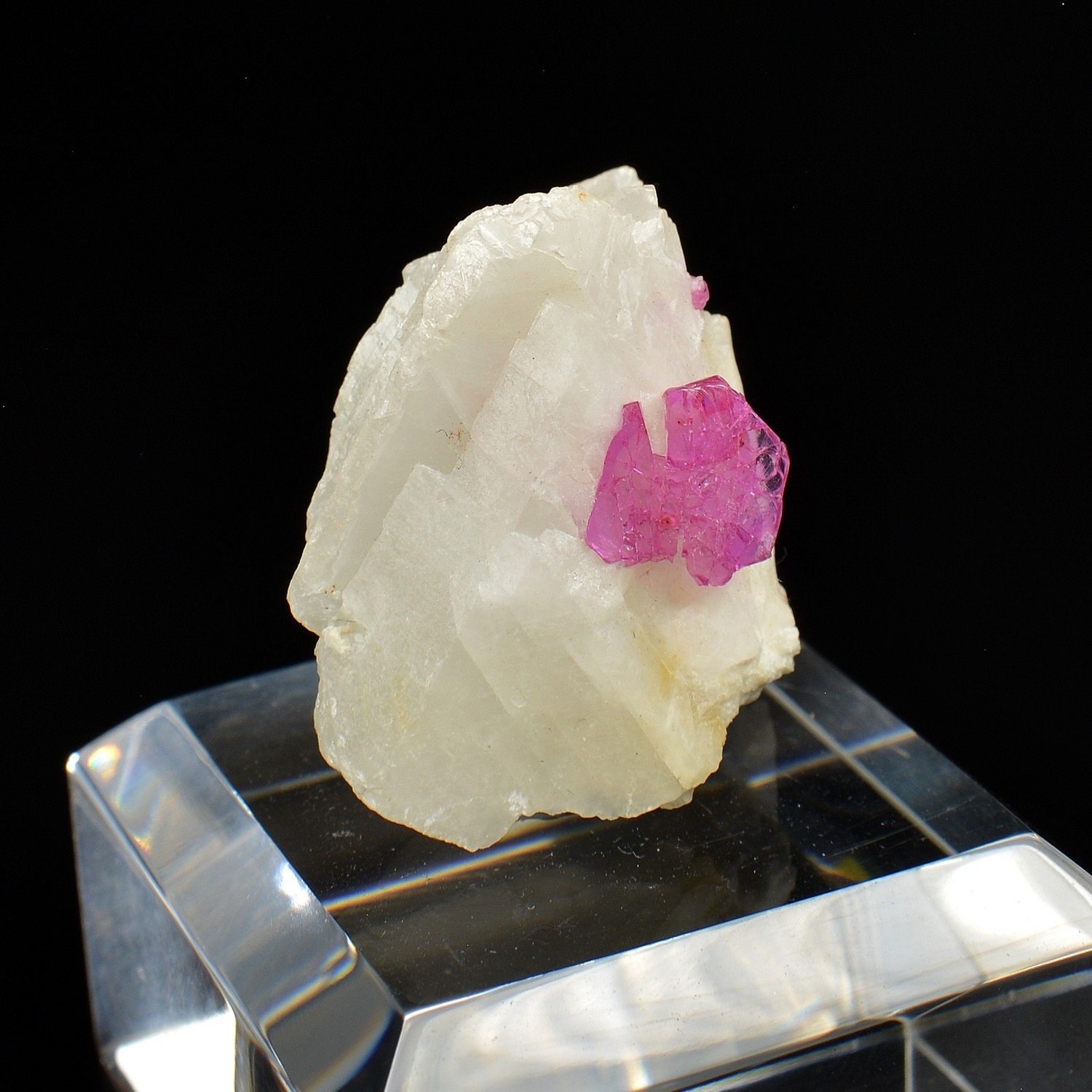 Rubis sur calcite – Mogok, Myanmar