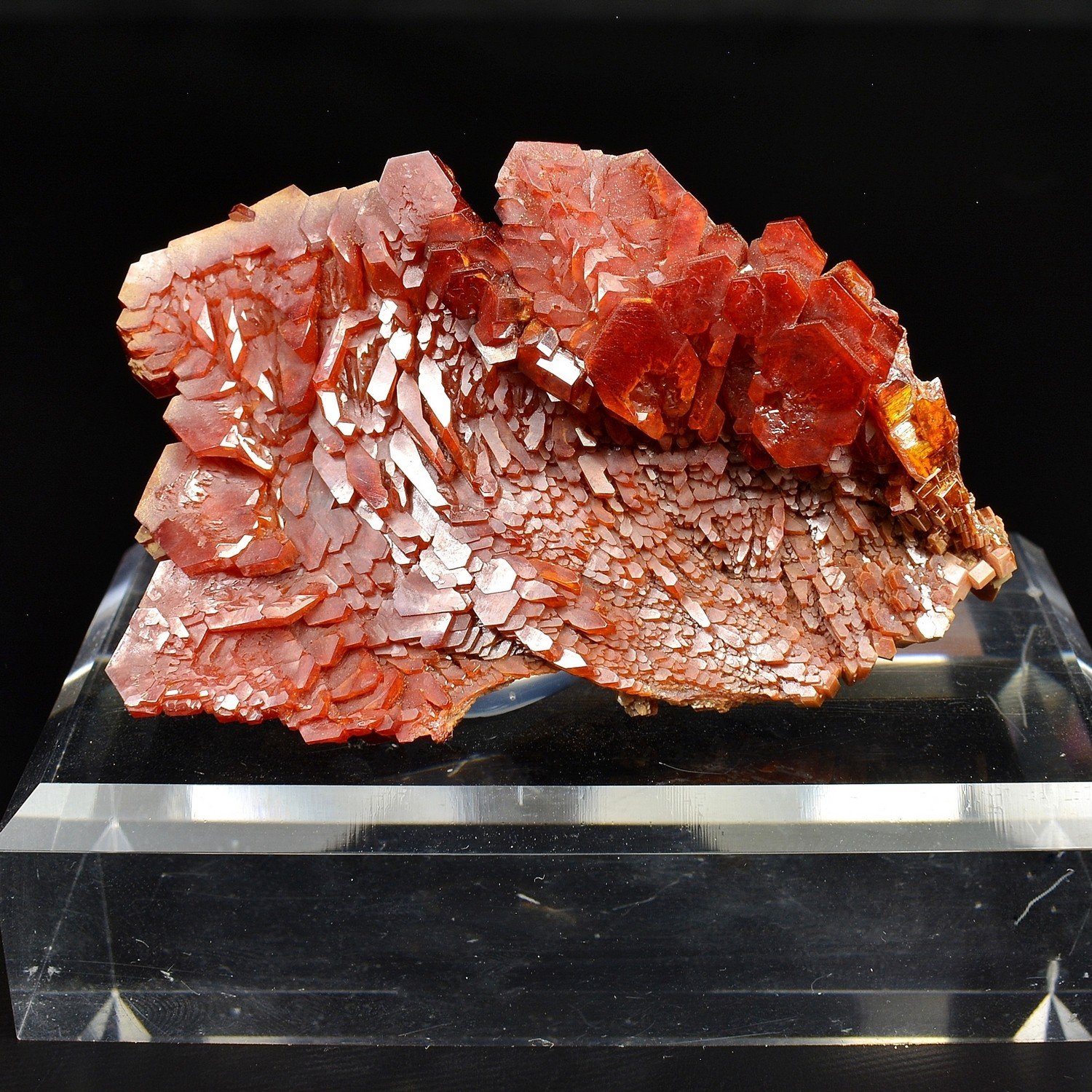 Vanadinite - Disctrict minier de Mibladen, Maroc Vanadinite - Disctrict minier de Mibladen, Maroc