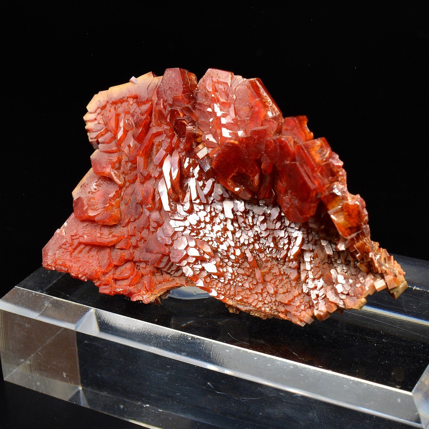 Vanadinite - Disctrict minier de Mibladen, Maroc Vanadinite - Disctrict minier de Mibladen, Maroc
