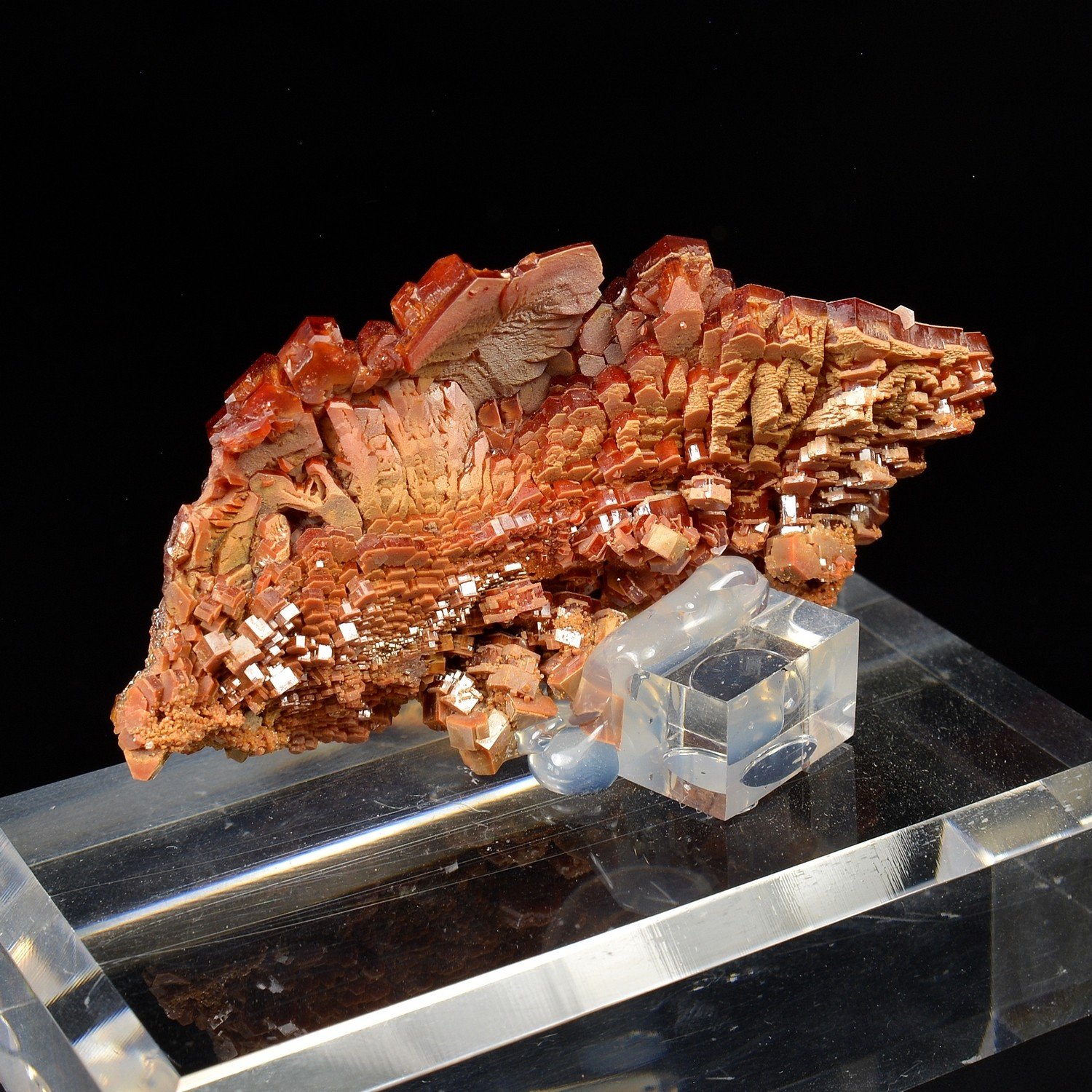 Vanadinite - Disctrict minier de Mibladen, Maroc Vanadinite - Disctrict minier de Mibladen, Maroc
