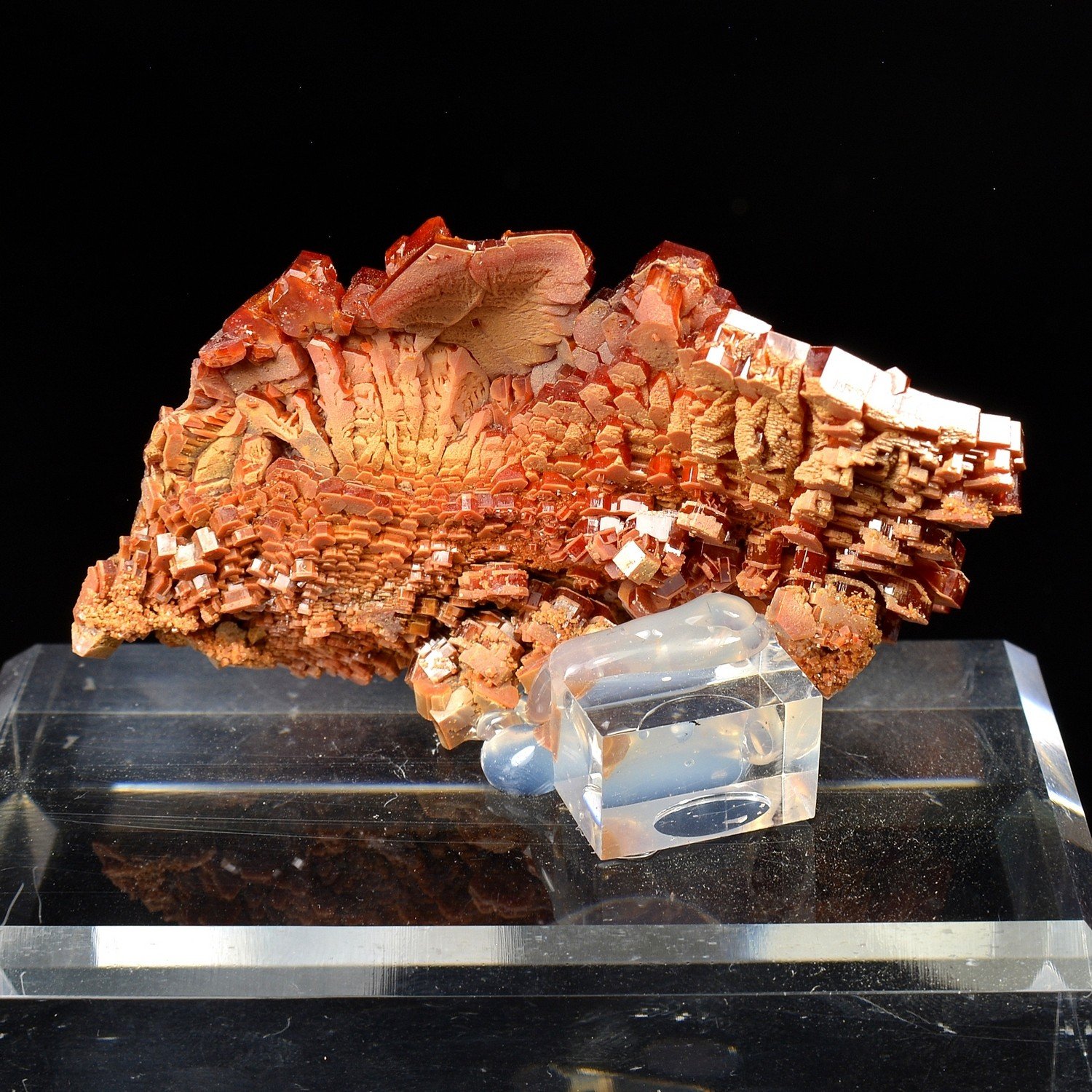 Vanadinite - Disctrict minier de Mibladen, Maroc Vanadinite - Disctrict minier de Mibladen, Maroc