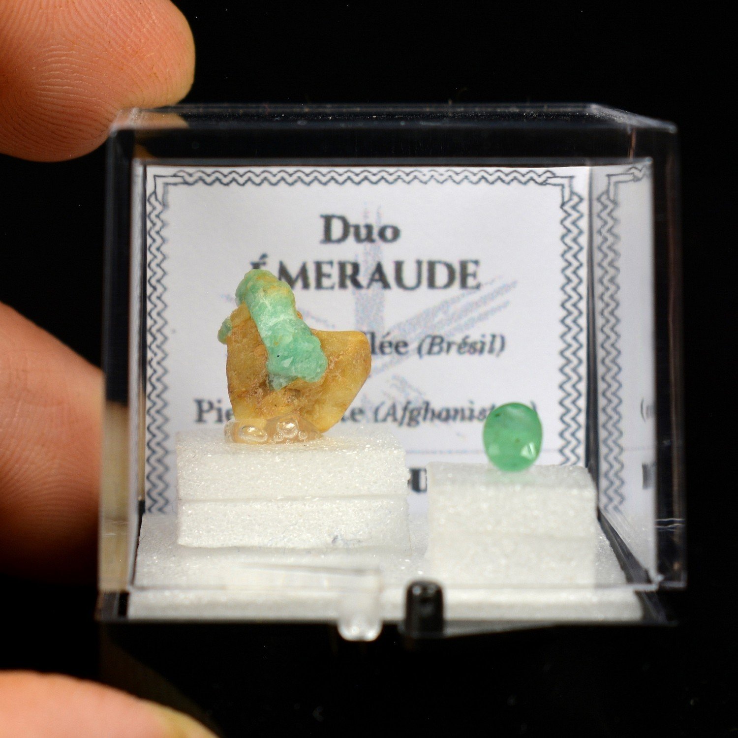 EMERALD - DUO cut and crystallized stone