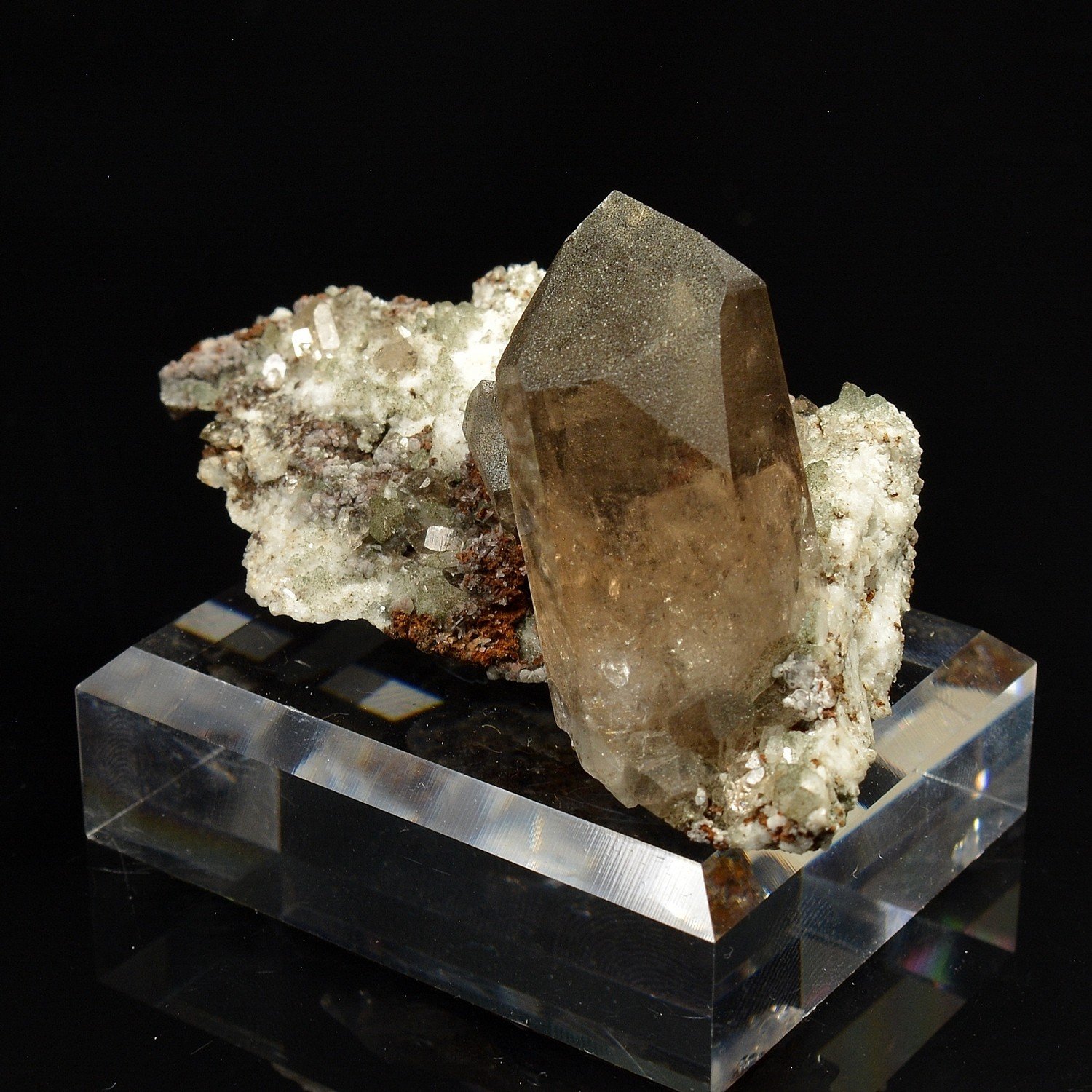 Quartz fumé – Petites Aiguilles Rouges du Dolent, Haute-Savoie, France Quartz fumé – Petites Aiguilles Rouges du Dolent, Haute-Savoie, France