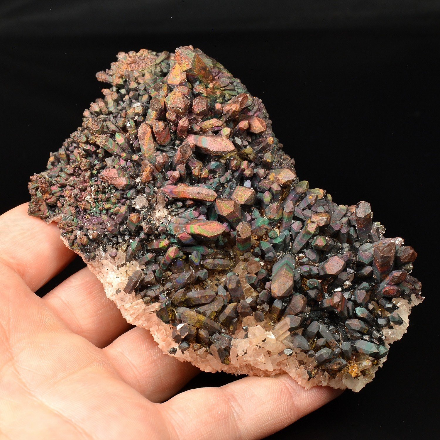Goethite irisée (Turgite) sur quartz - Massif d'Itremo, Madagascar Goethite irisée (Turgite) sur quartz - Massif d'Itremo, Madagascar