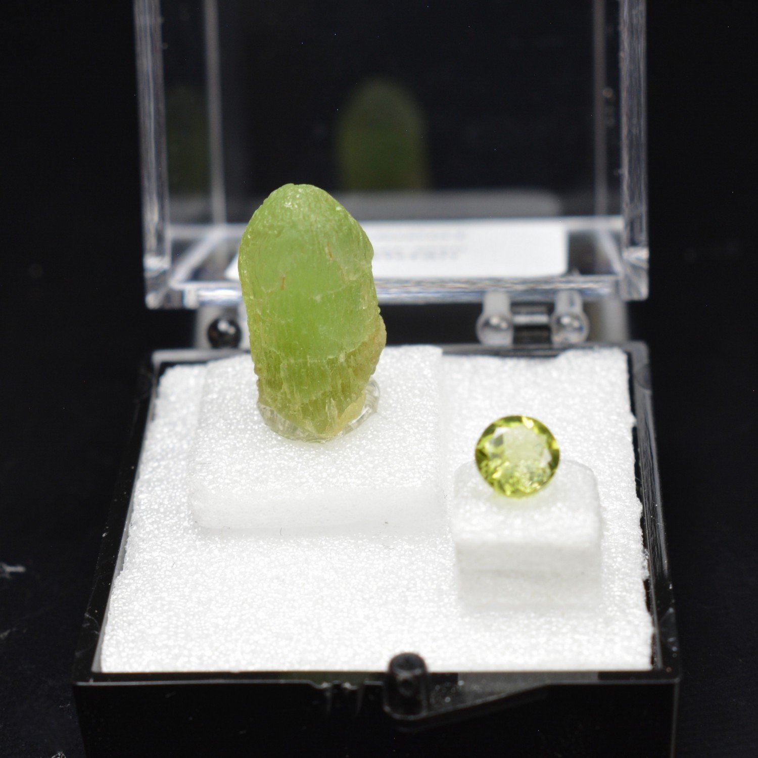 PERIDOT – DUO of natural crystal and cut gemstone – Pakistan PERIDOT – DUO of natural crystal and cut gemstone – Pakistan