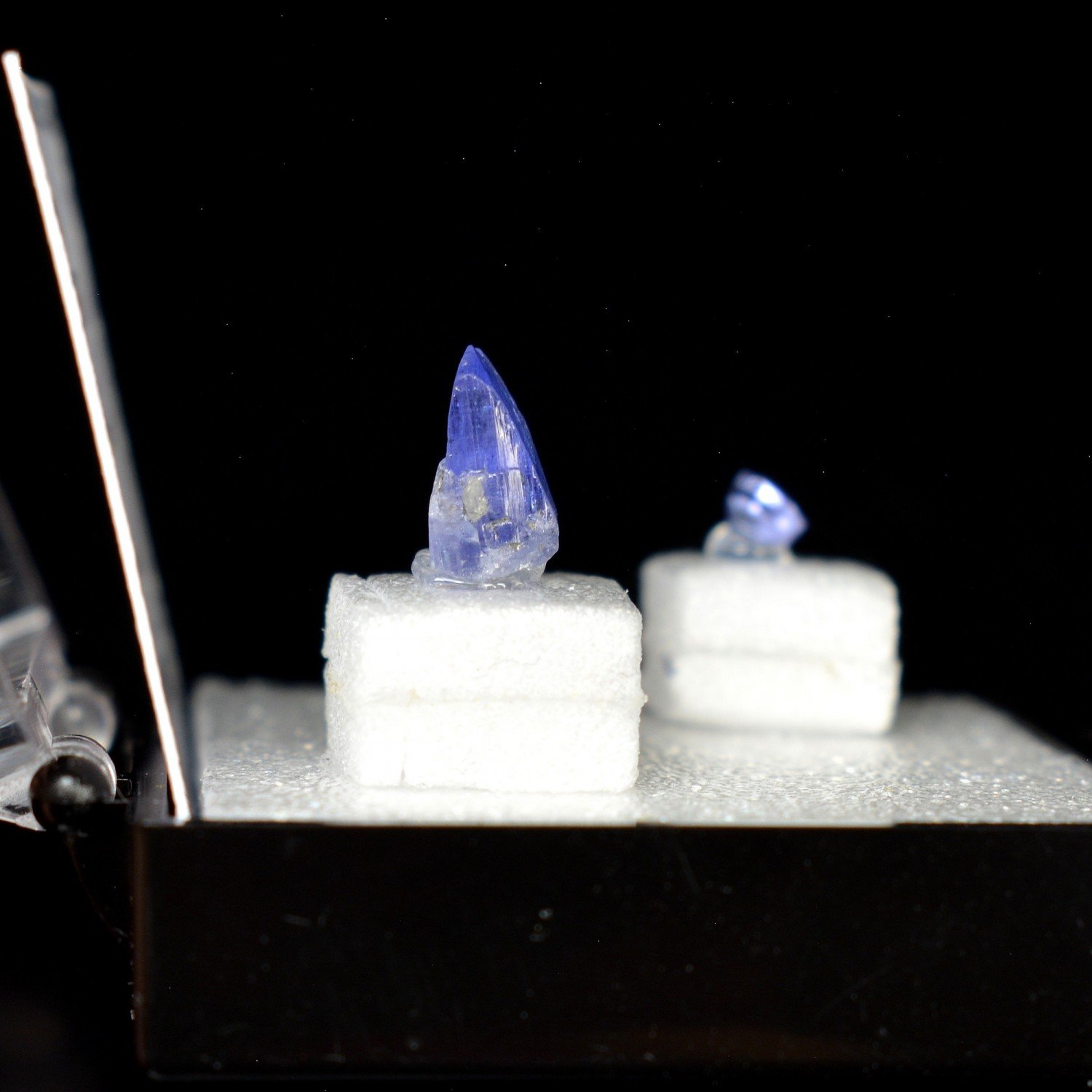 TANZANITE – DUO: natural crystal and cut gemstone