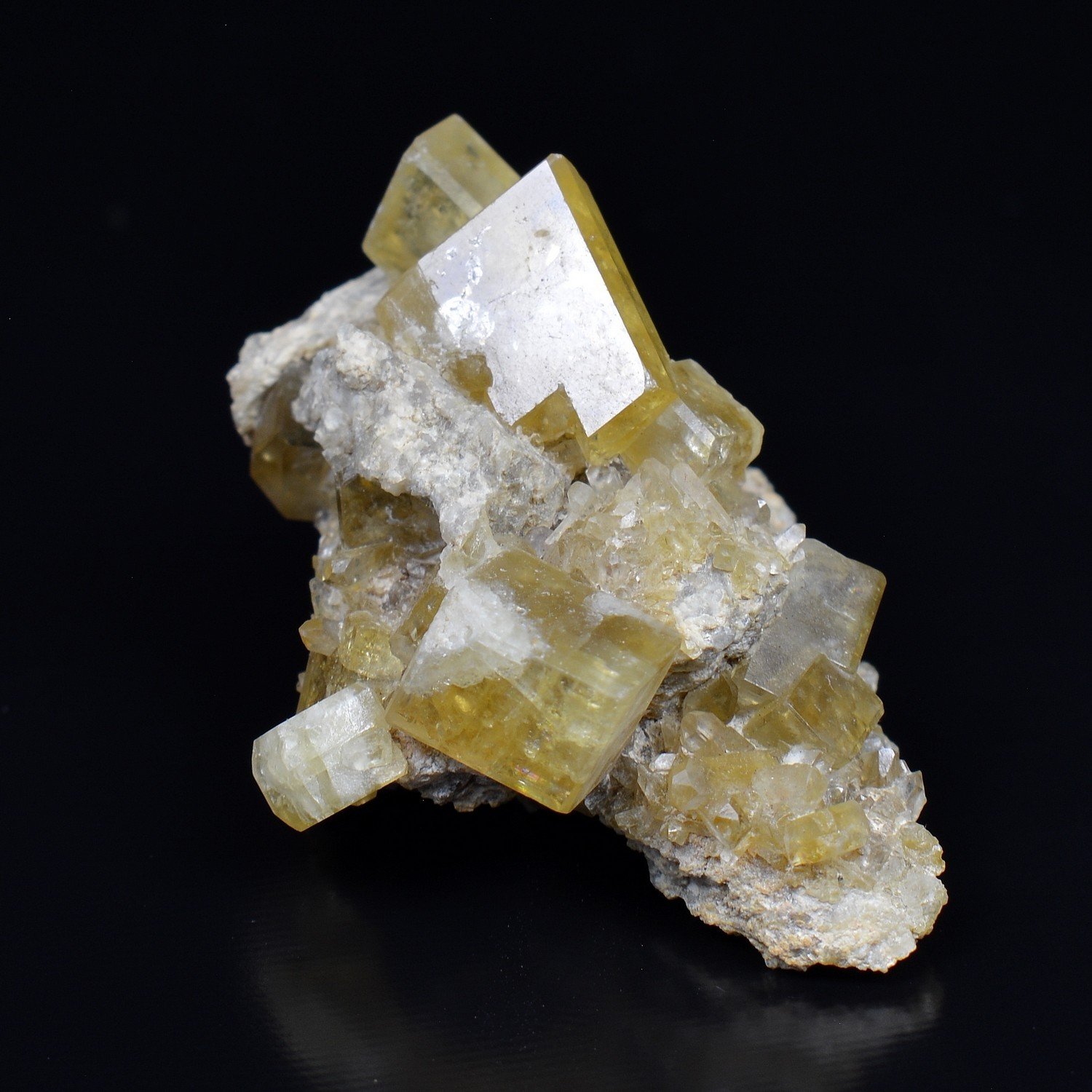 Barite – Châtel-Guyon, Puy-de-Dôme, France Barite – Châtel-Guyon, Puy-de-Dôme, France