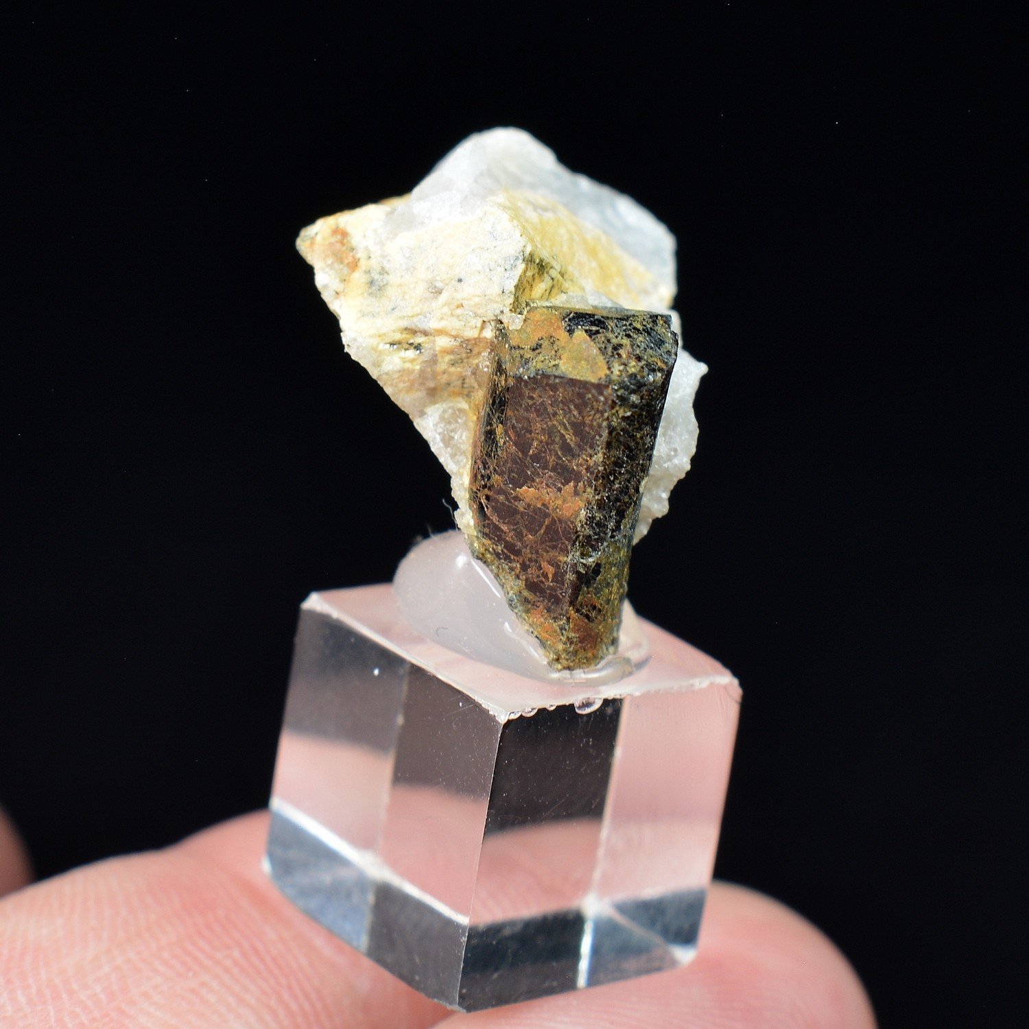 Tourmaline and quartz – Santec, Finistère, France