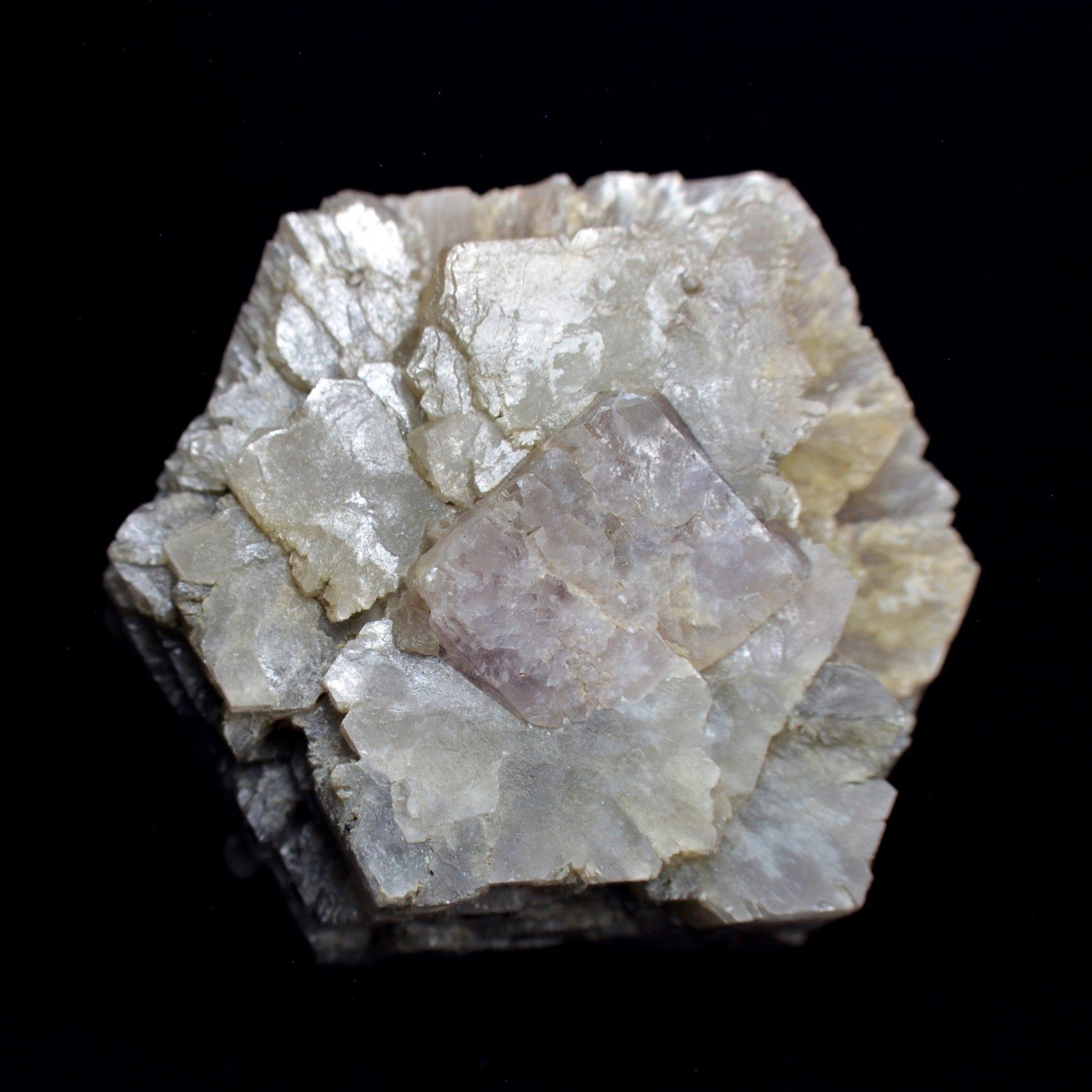 Aragonite - Minglanilla, province de Cuenca, Espagne. Aragonite - Minglanilla, province de Cuenca, Espagne.
