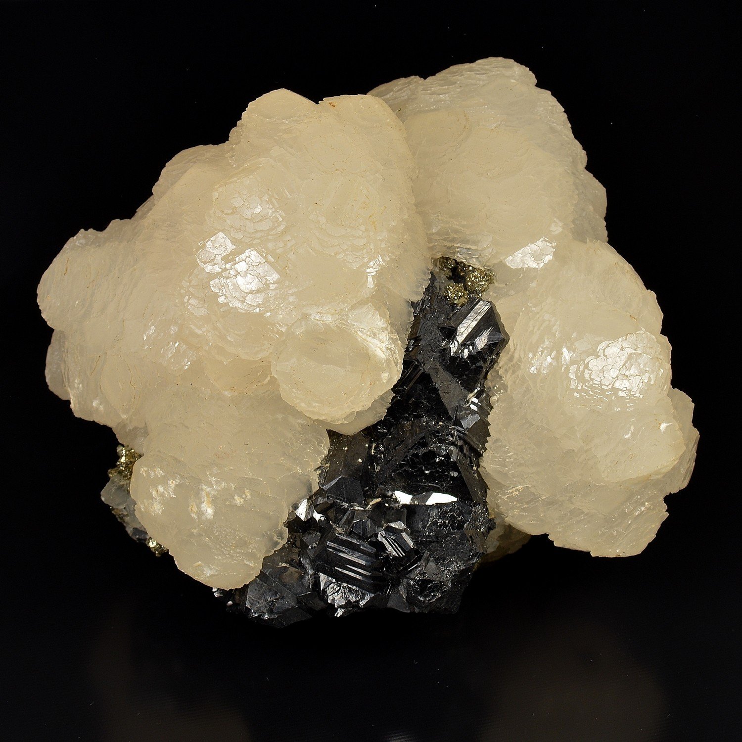 Calcite et sphalérite – Trepça, Kosovo Calcite et sphalérite – Trepça, Kosovo