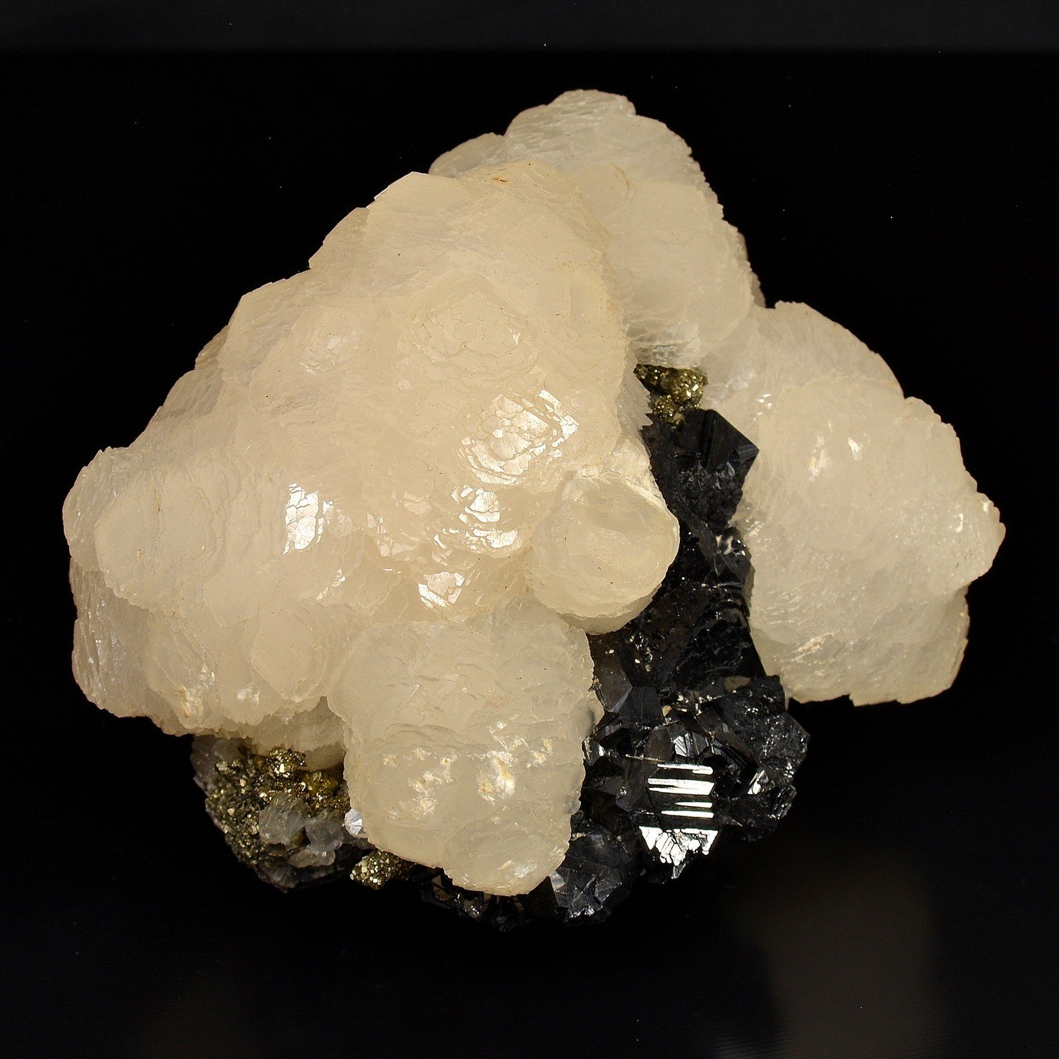 Calcite et sphalérite – Trepça, Kosovo Calcite et sphalérite – Trepça, Kosovo