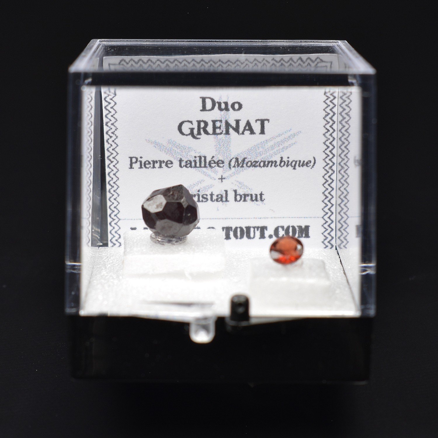 Grenat – DUO cristal naturel et gemme taillée Grenat – DUO cristal naturel et gemme taillée