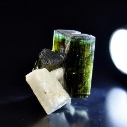 Tourmaline et cleavelandite – Stak Nala, Pakistan