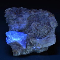 Scheelite, goshenite, calcite et muscovite - Monts Xuebaoding, Pingwu, Province du Sichuan, Chine