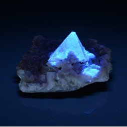 Scheelite et calcite sur muscovite - Monts Xuebaoding, Pingwu, Province du Sichuan, Chine