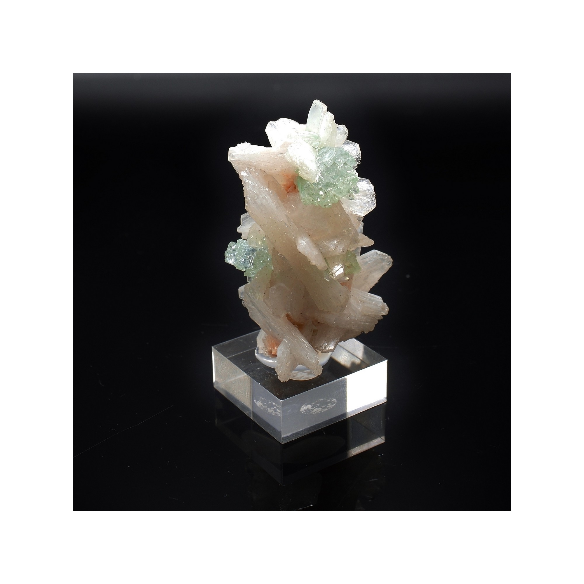 Stilbite, green apophyllite and heulandite - Nashik, Maharashtra, India