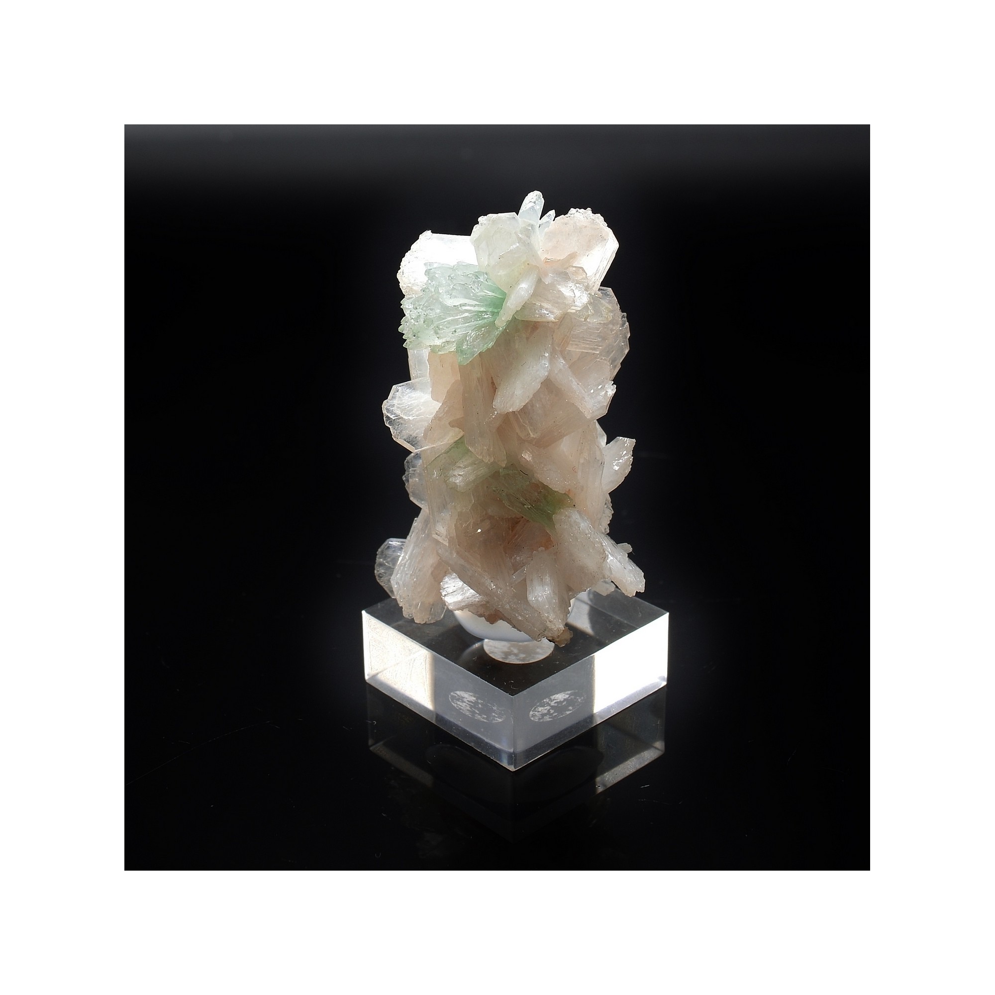 Stilbite, green apophyllite and heulandite - Nashik, Maharashtra, India